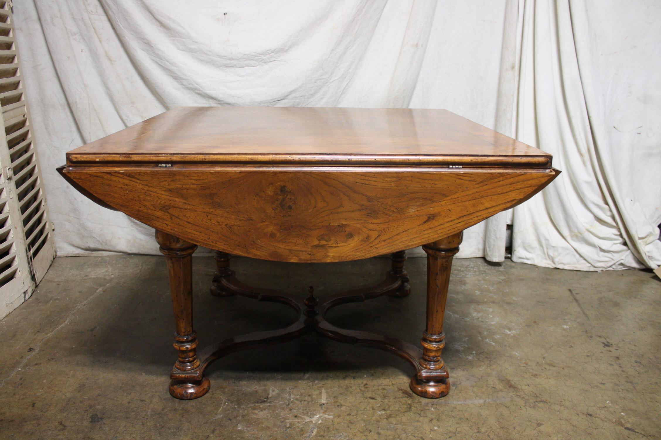 Late 19th Century Rond & Square Table 3