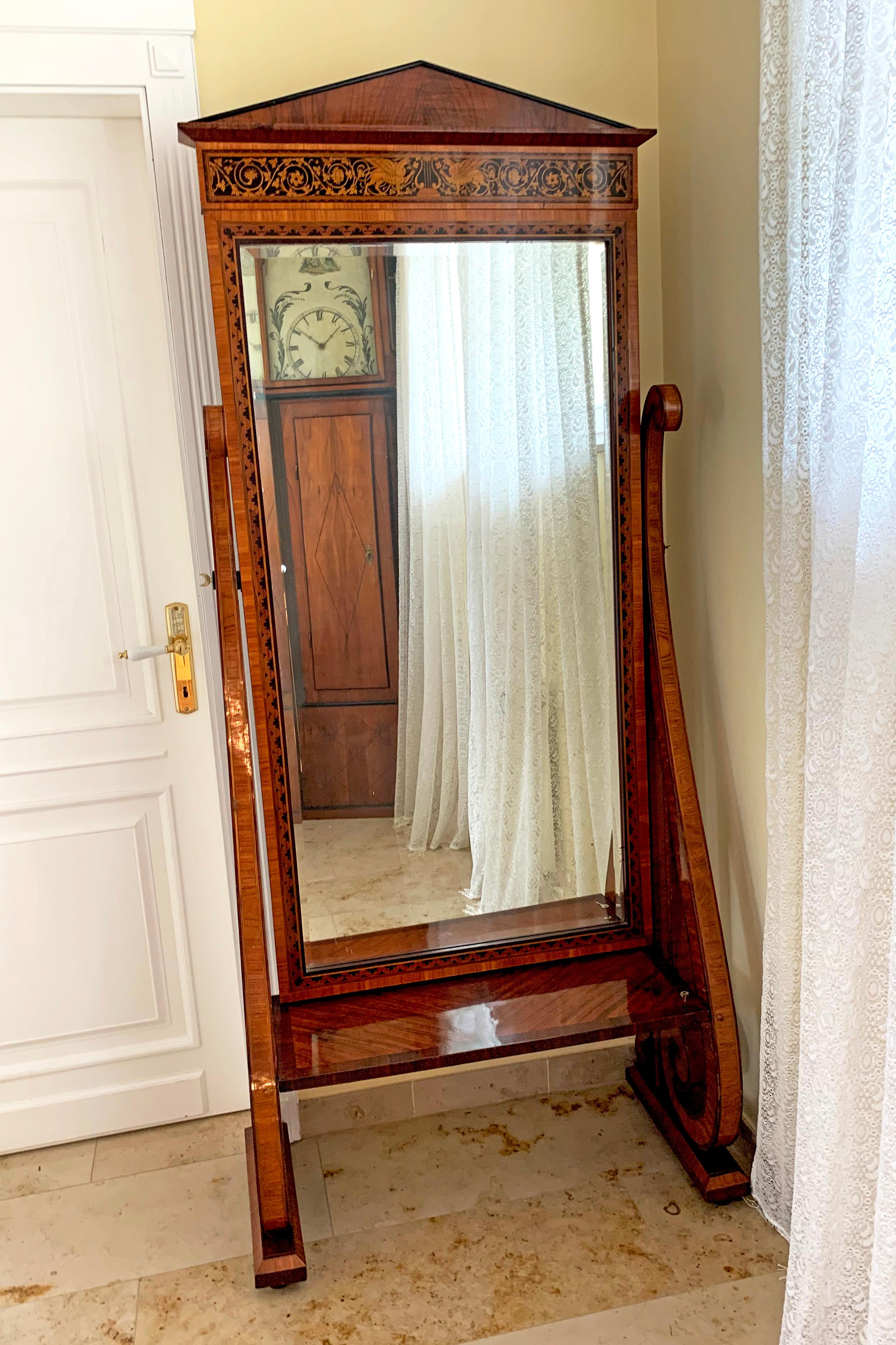 Miroir sur pied en bois de rose de la fin du XIXe siècle avec marqueterie en bois noir en vente 4