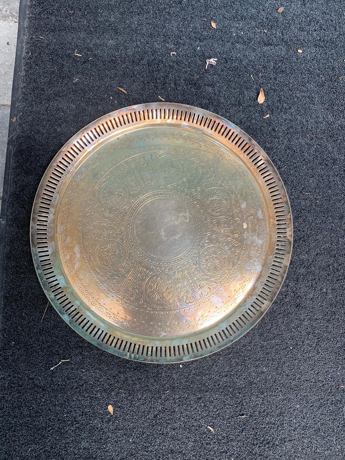 Late 19th Century Round Silvered Tray with Pierced Edge by W. & G. Sissons In Good Condition For Sale In Atlanta, GA