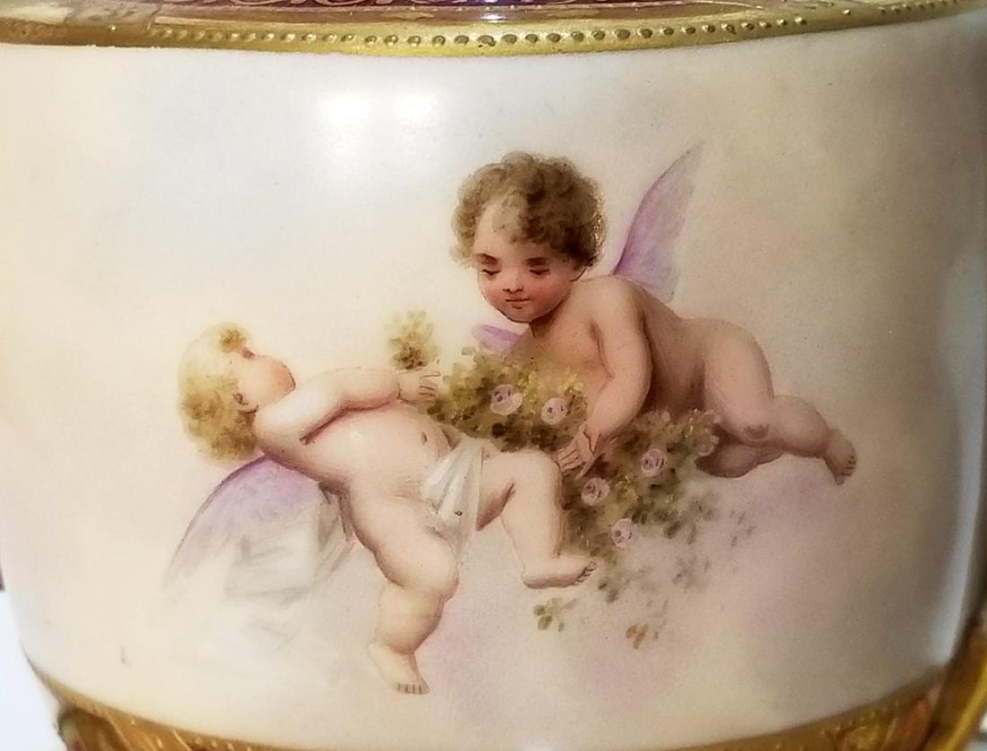 Néoclassique Fin du 19e siècle Sucre et crémier royal de Vienne sur soucoupes