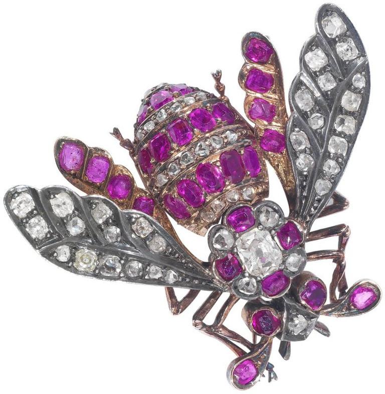 BERNARDO ANTICHITÀ PONTE VECCHIO FLORENCE
Set throughout with old brilliant-cut diamonds, with circular ruby eyes, oval-cut ruby decoration on the body and wing tips, and rose-cut diamond detail on the legs, mounted in silver and yellow gold, old