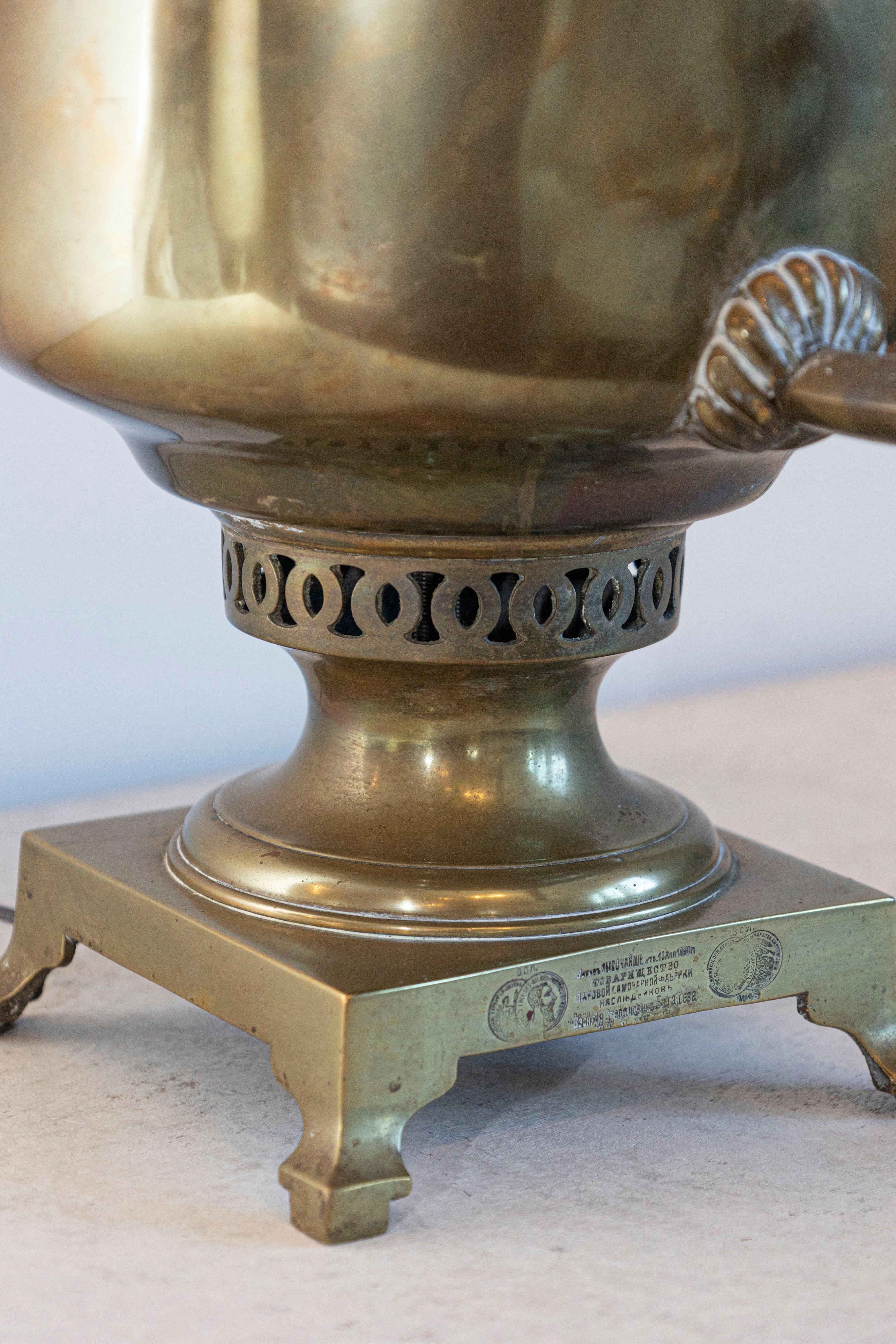 Laiton Lampe de samovar russe en laiton de la fin du XIXe siècle en vente