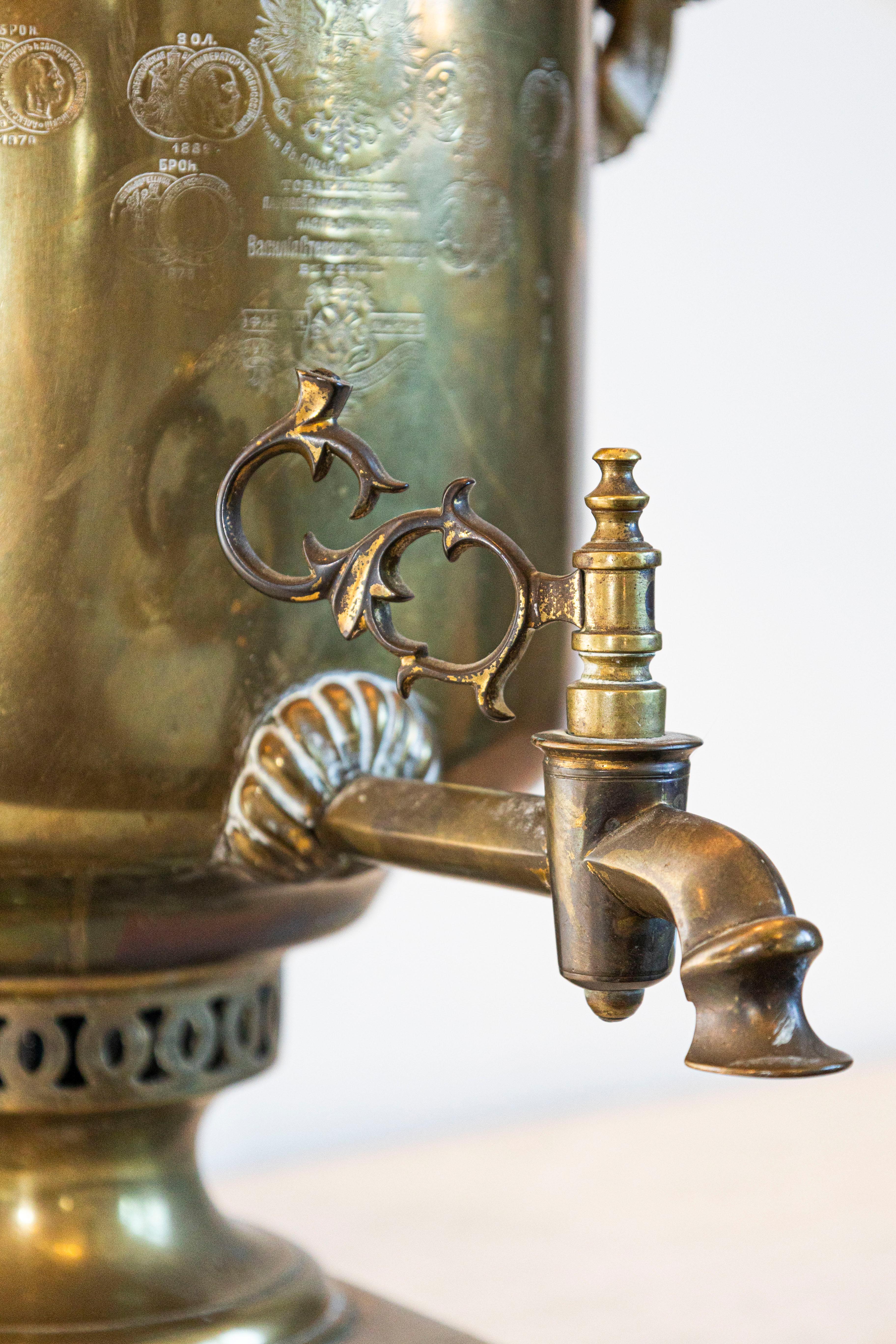 Lampe de samovar russe en laiton de la fin du XIXe siècle en vente 2