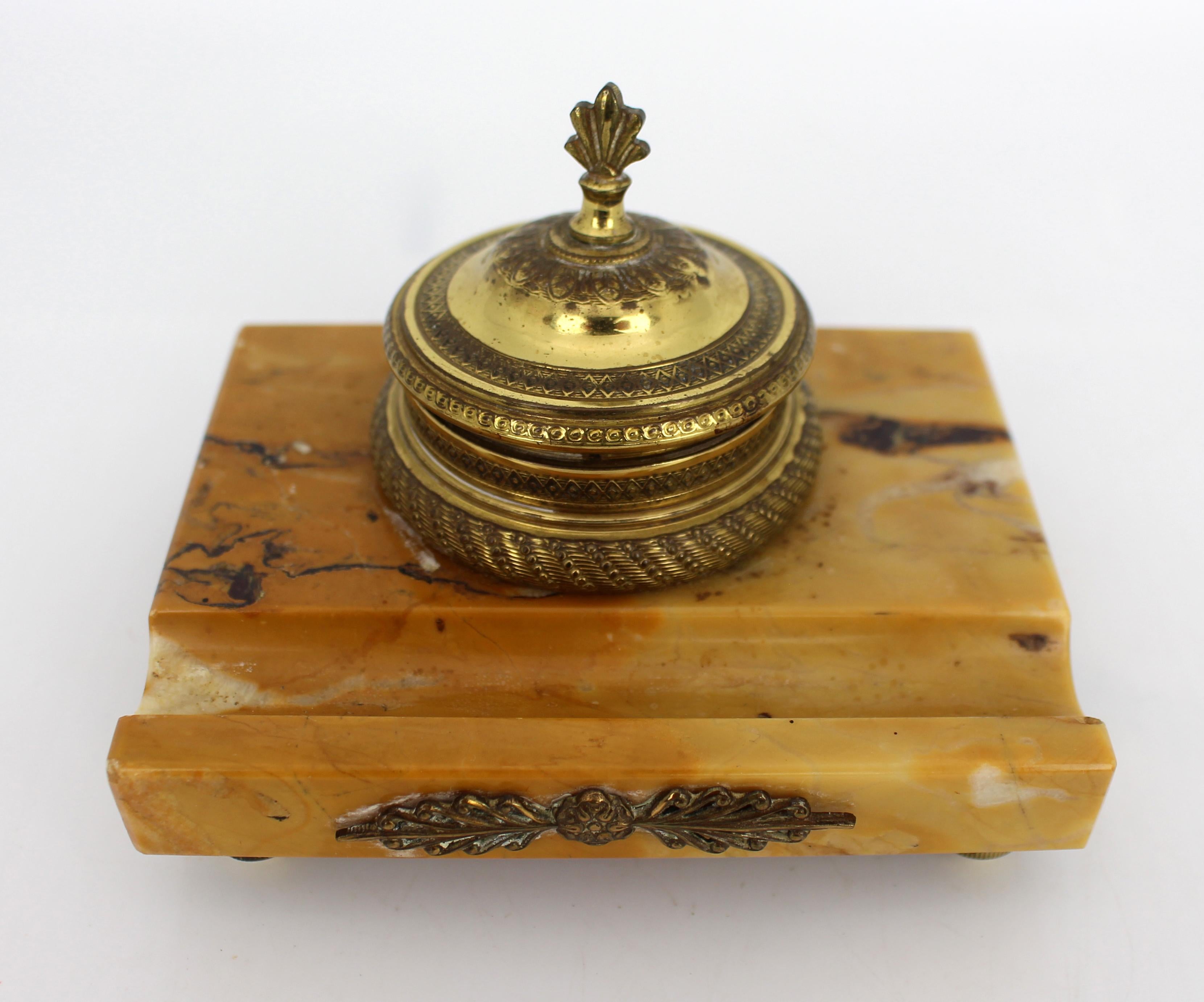 Russo Calamaio russo in marmo di Siena e ormolu della fine del XIX secolo in vendita