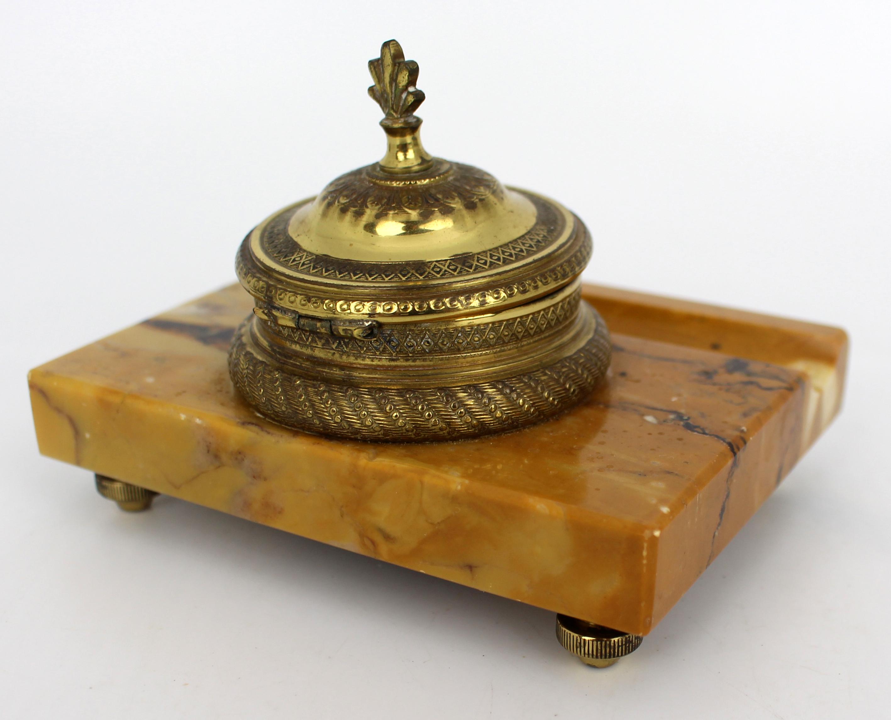 Marmo Siena Calamaio russo in marmo di Siena e ormolu della fine del XIX secolo in vendita
