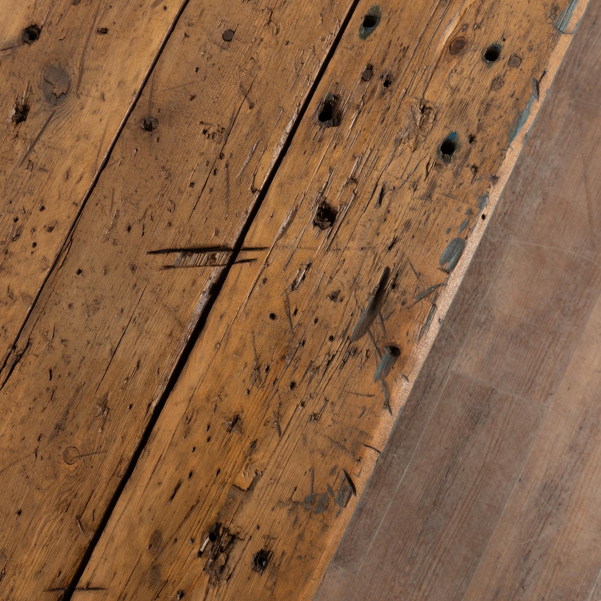 Fin du 19e siècle Table de travail rustique peinte en bleu avec deux tiroirs en métal en vente 6