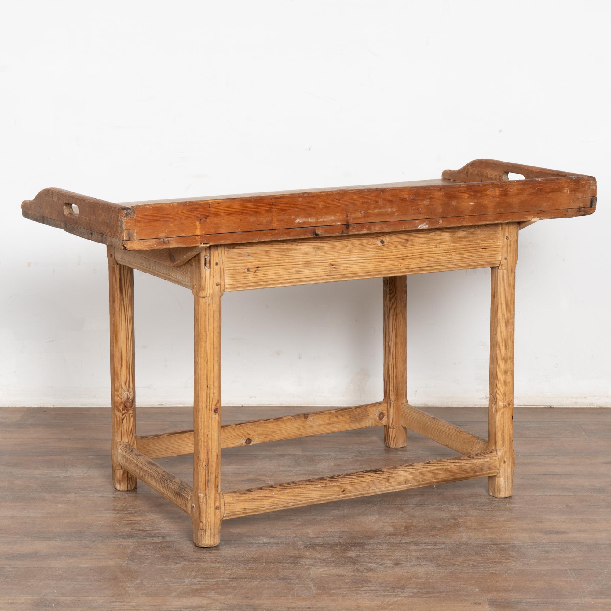 Consola de mesa de trabajo de pino rústico de finales del siglo XIX en venta 4