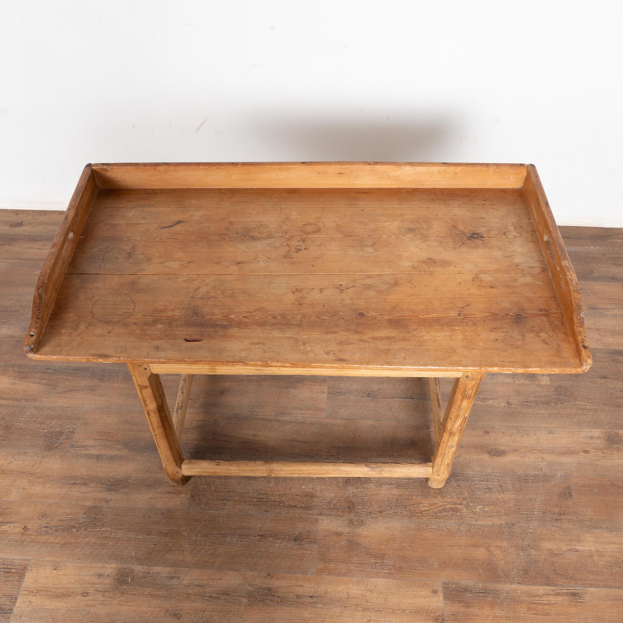 Consola de mesa de trabajo de pino rústico de finales del siglo XIX Rústico en venta