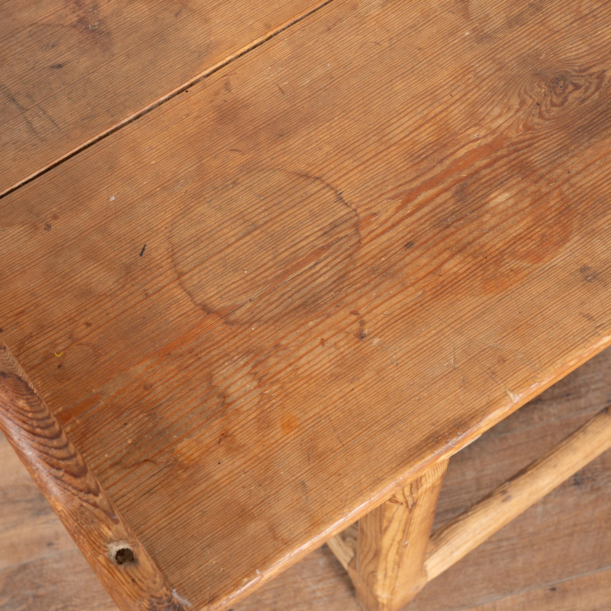 Consola de mesa de trabajo de pino rústico de finales del siglo XIX Pino en venta