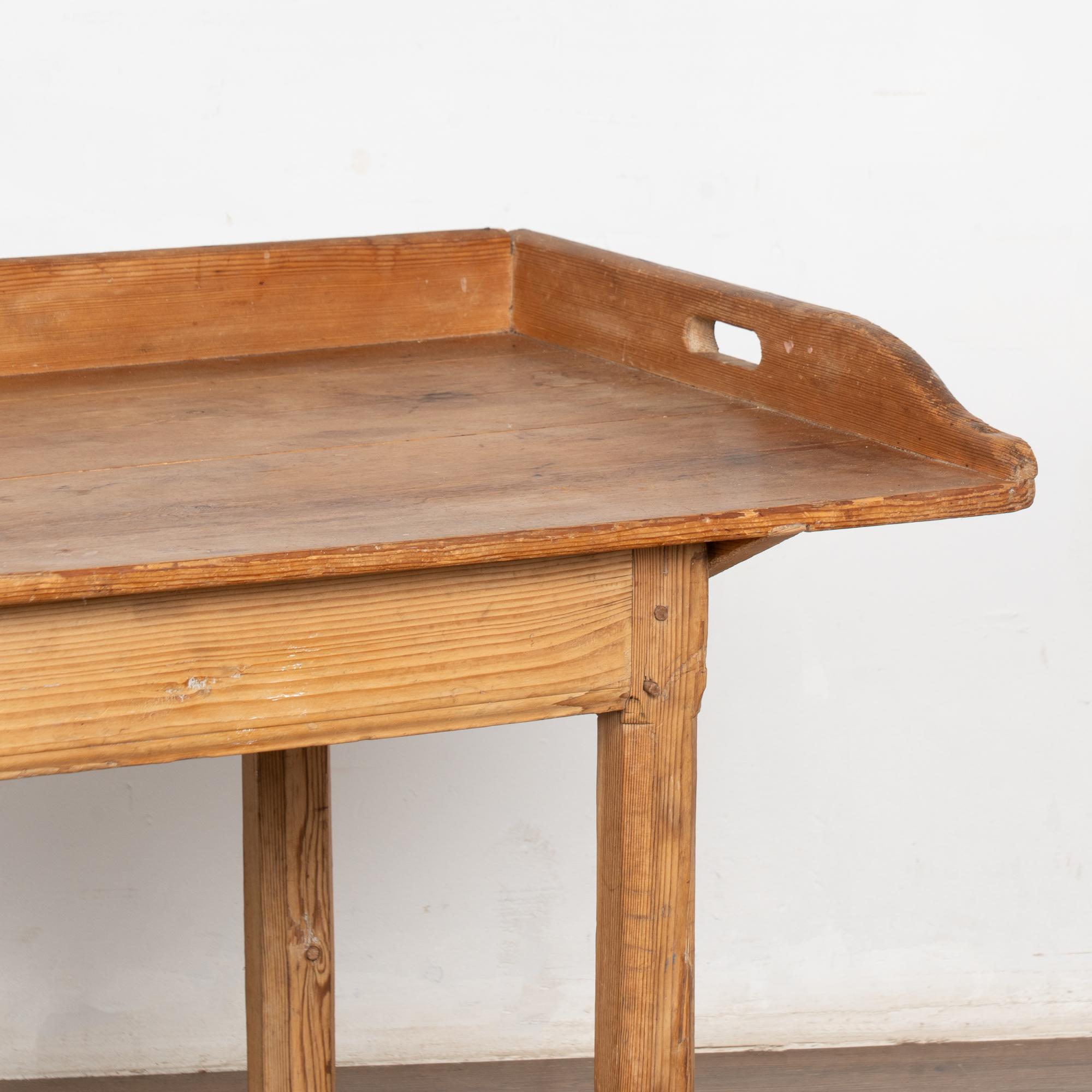 Consola de mesa de trabajo de pino rústico de finales del siglo XIX en venta 2