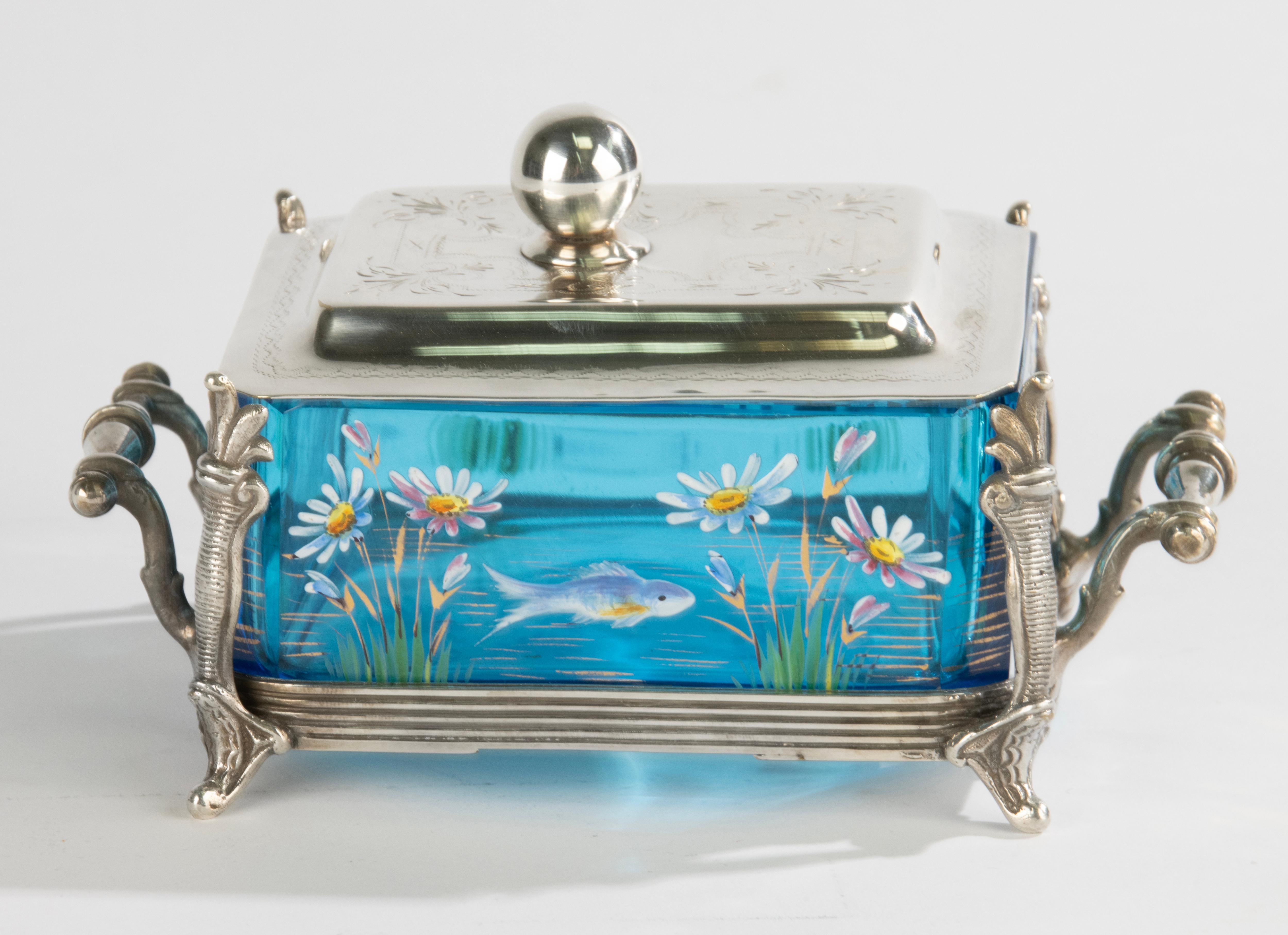 Piatto da portata per sardine della fine del XIX secolo - Vetro dipinto a mano e placcato in argento in vendita 4