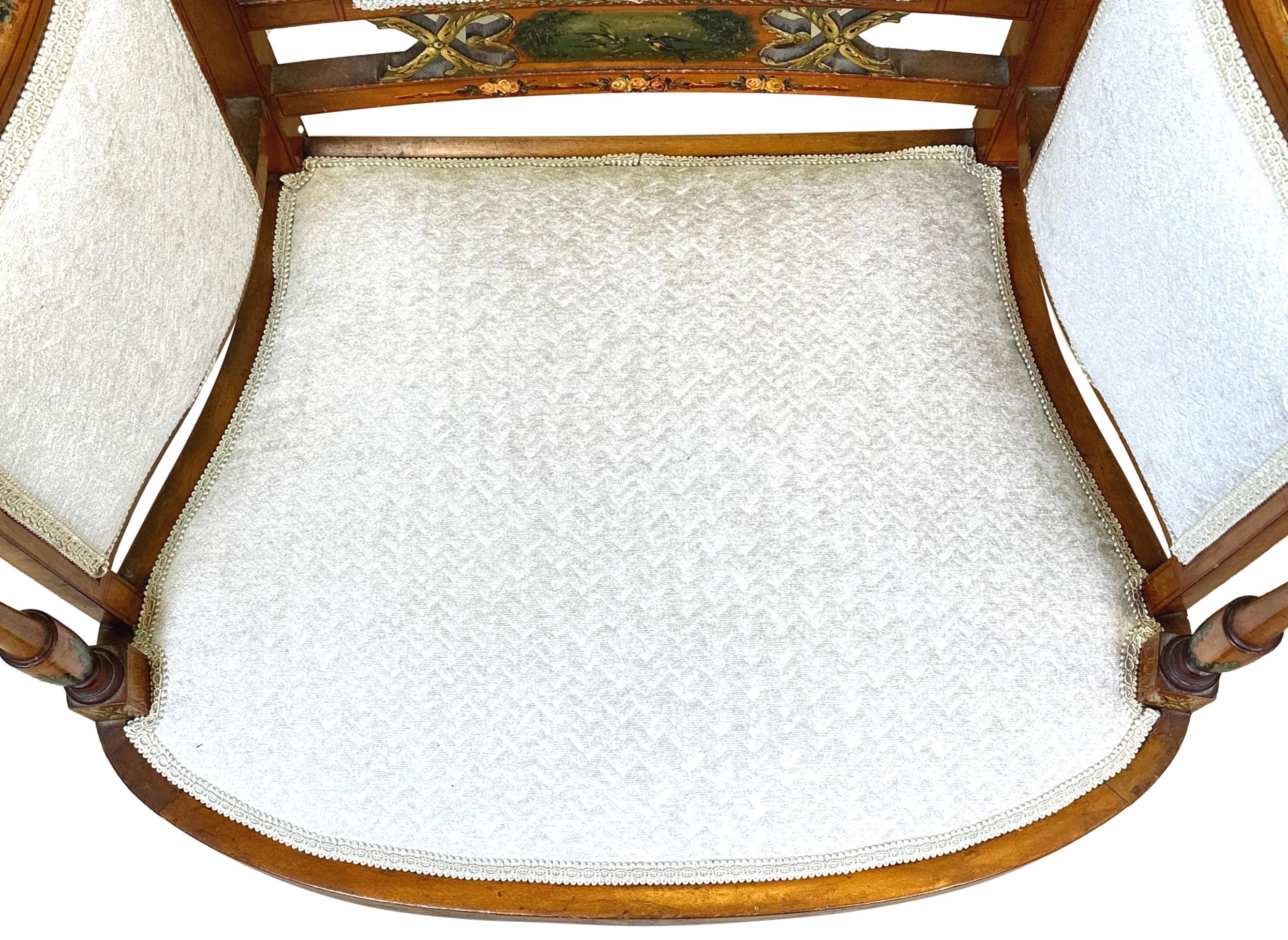 Suite de salon édouardienne en bois satiné de la fin du XIXe siècle en vente 4