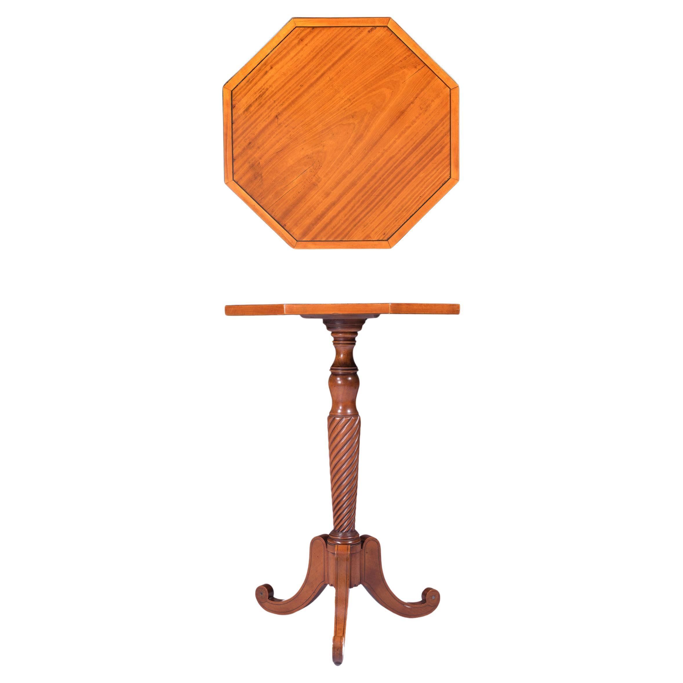 Table d'appoint octogonale en bois satiné de la fin du XIXe siècle