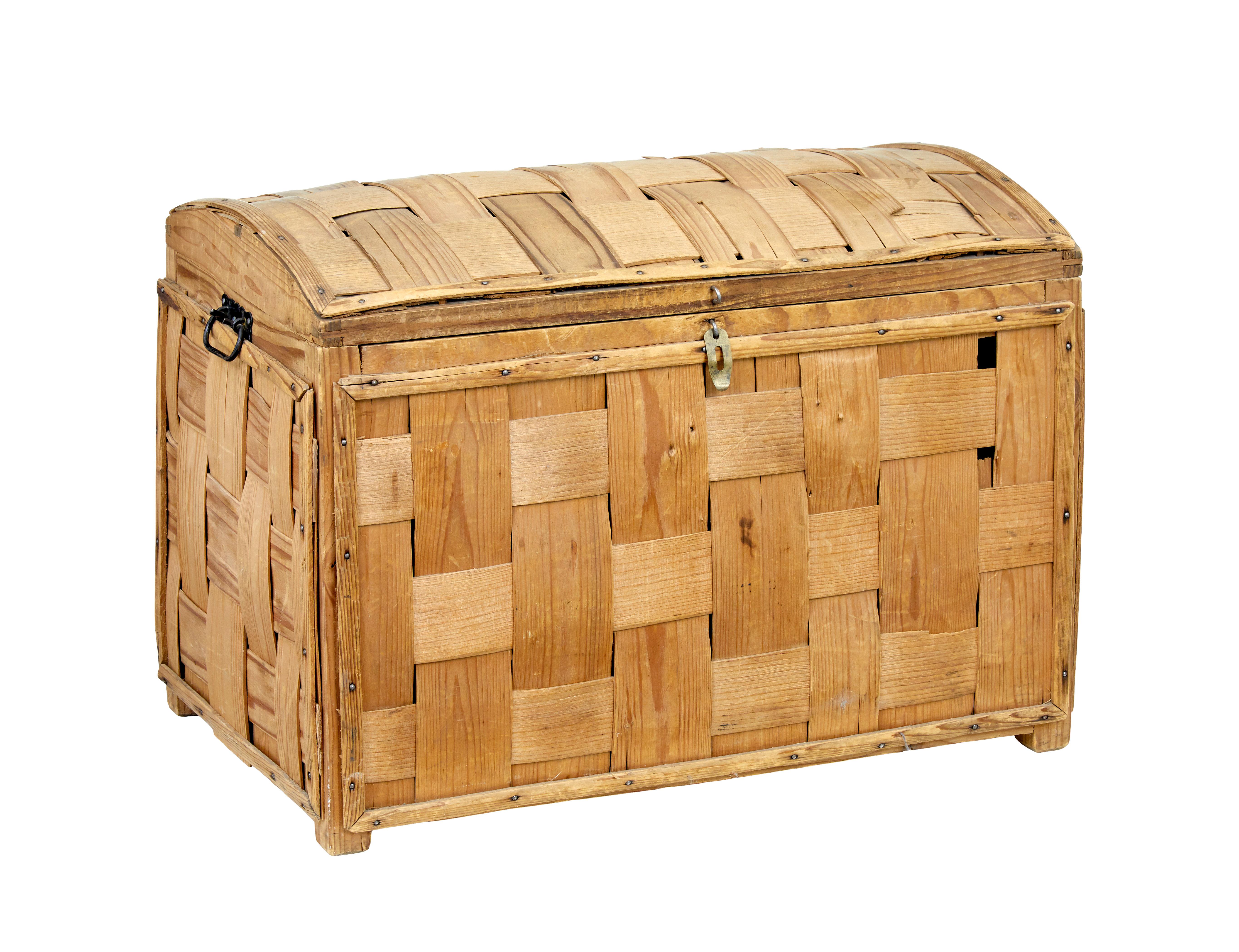 Late 19th century Scandinavian woven pine dome top trunk circa 1890.

Traditional hand made Swedish dome top chest, made from weaving strips of pine, held in place by a pine frame.  Practical piece ready for everyday use.

Top with latch, carrying