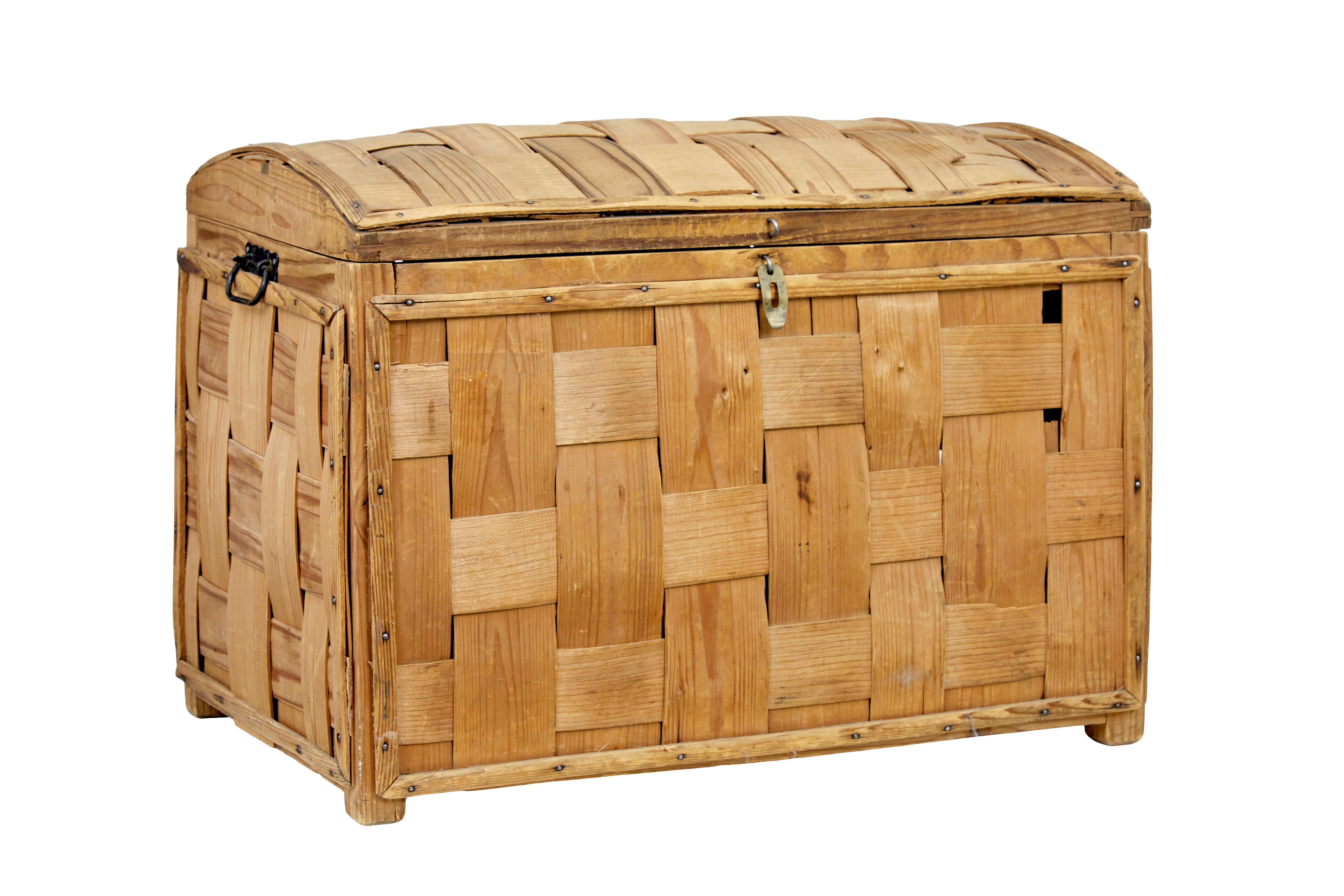 Late 19th century Scandinavian woven pine dome top trunk circa 1890.

Traditional hand made Swedish dome top chest, made from weaving strips of pine, held in place by a pine frame.  Practical piece ready for everyday use.

Top with latch, carrying