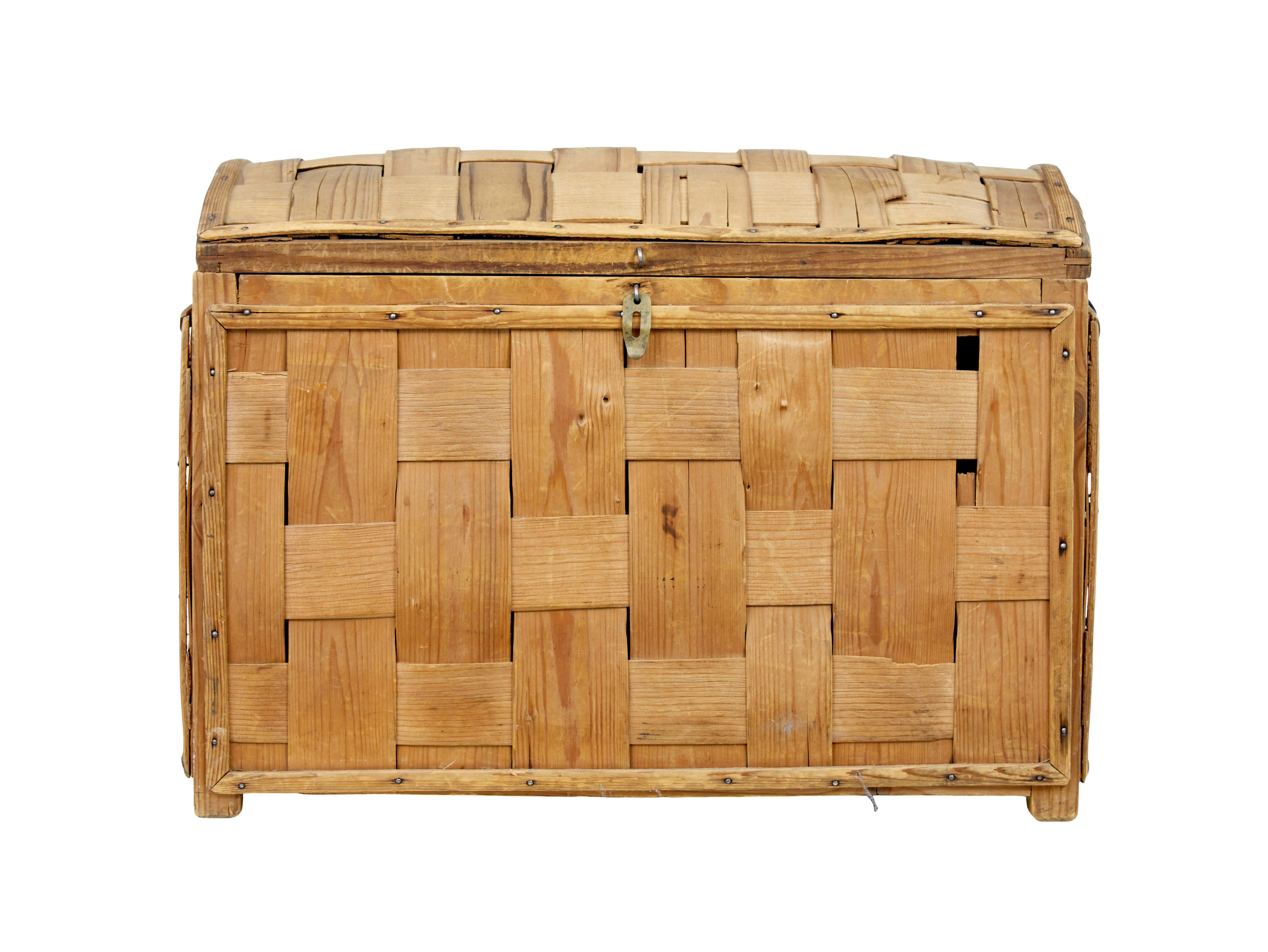 Rustic Late 19th century Scandinavian woven pine dome top trunk For Sale