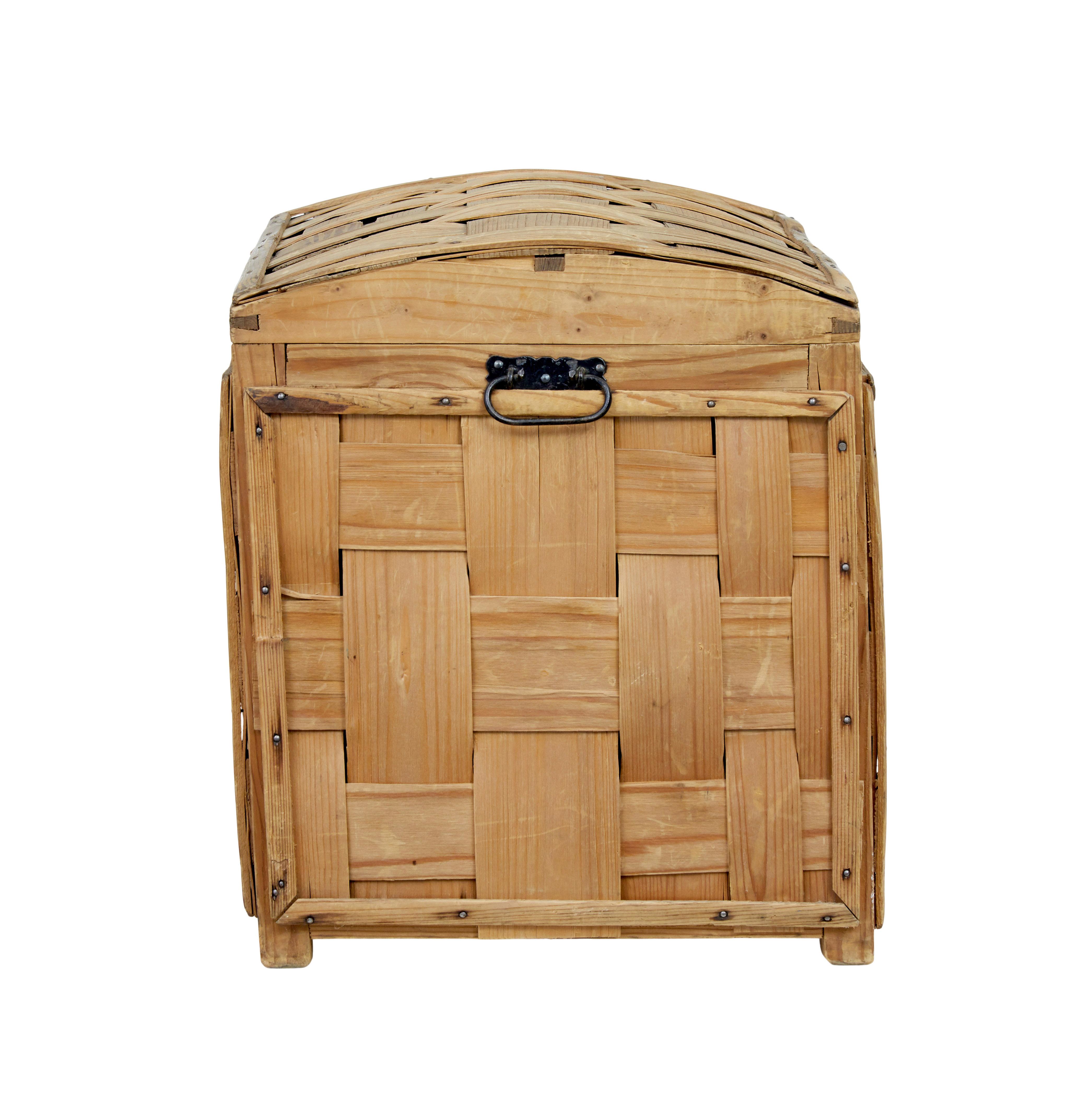 Late 19th century Scandinavian woven pine dome top trunk In Good Condition For Sale In Debenham, Suffolk