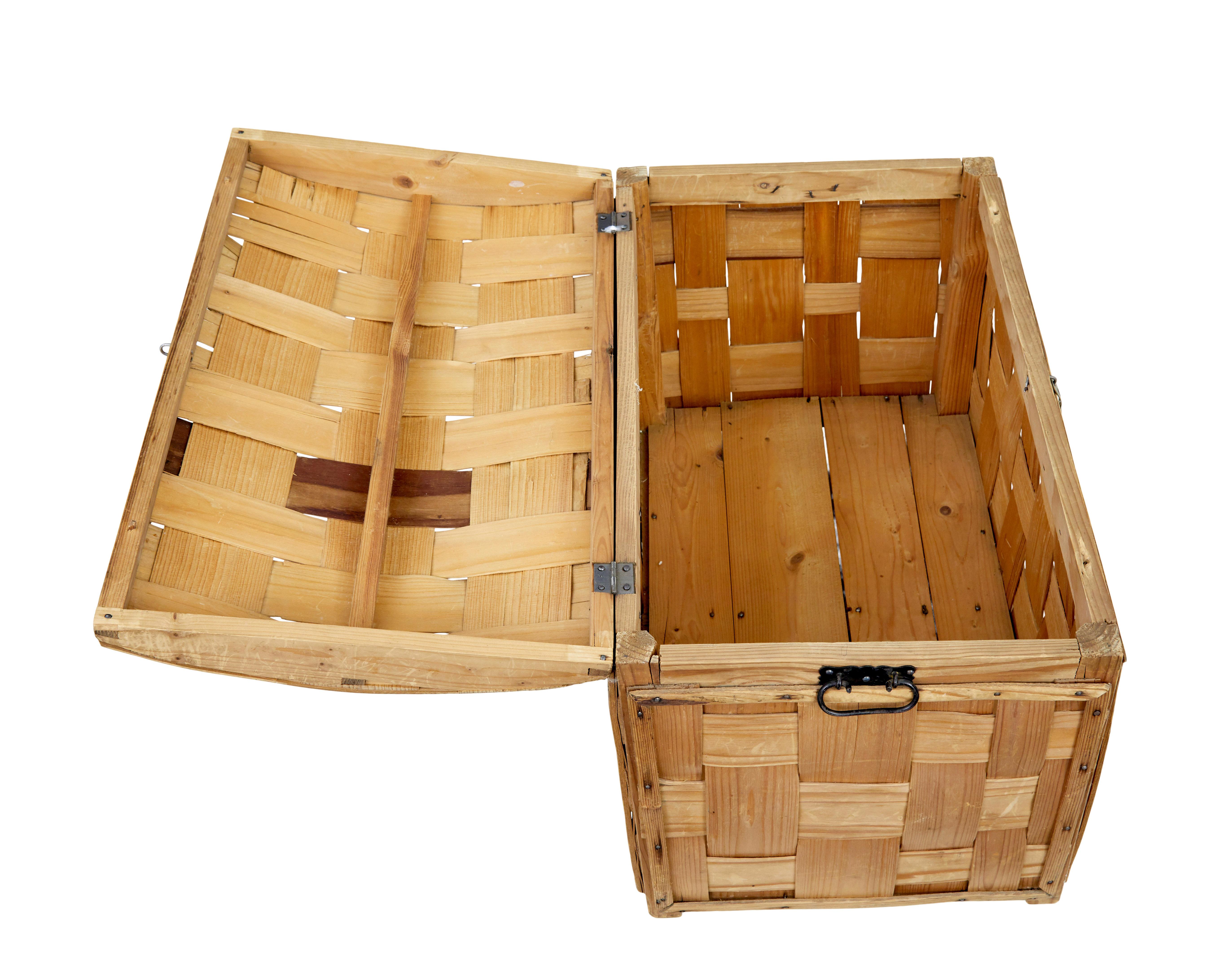 Pine Late 19th century Scandinavian woven pine dome top trunk For Sale