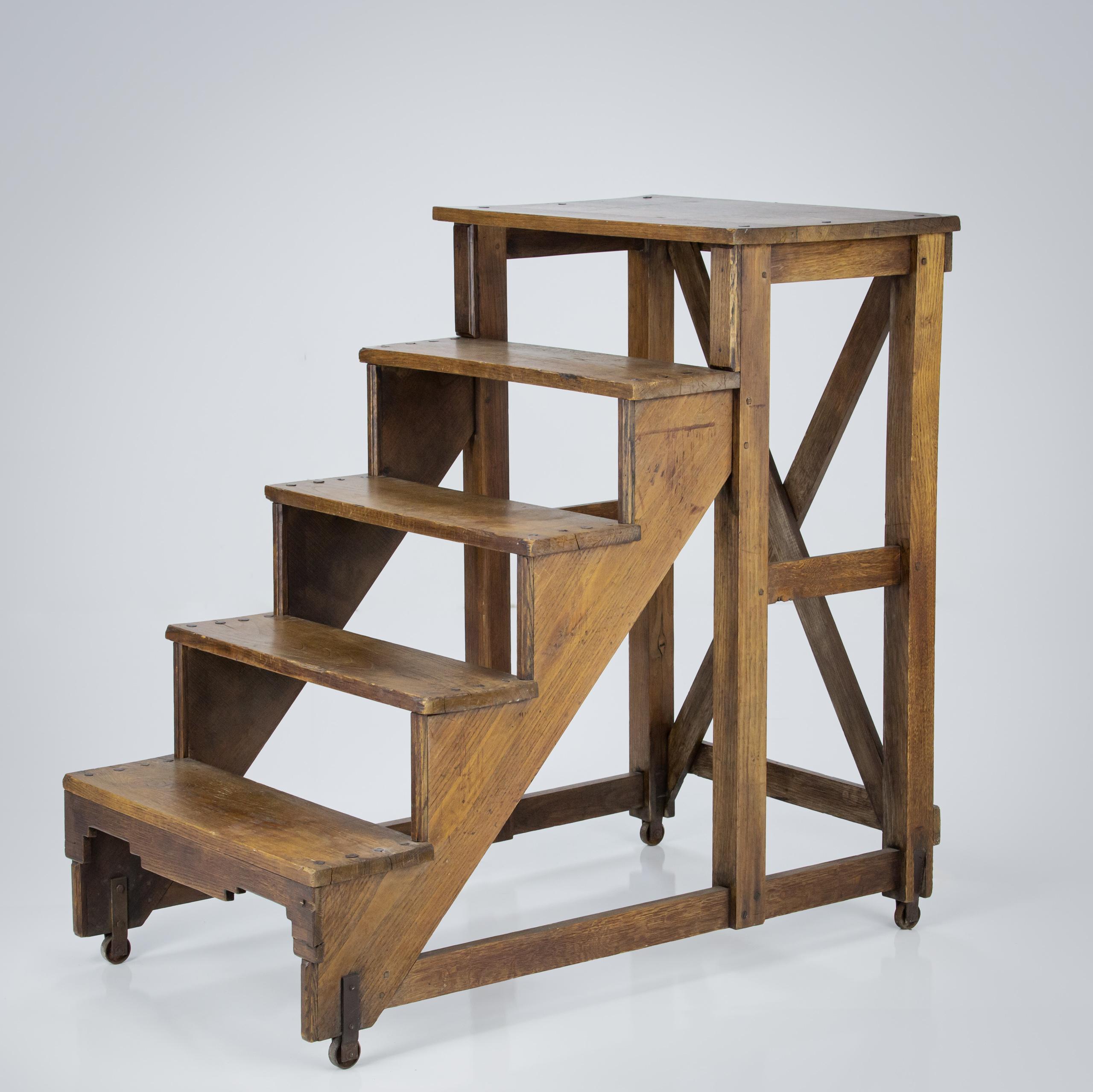 Scultori di grandi dimensioni o Passi di Biblioteca. Rotelle originali Fine Ottocento Robusto e resistente. Francia, circa 1880.