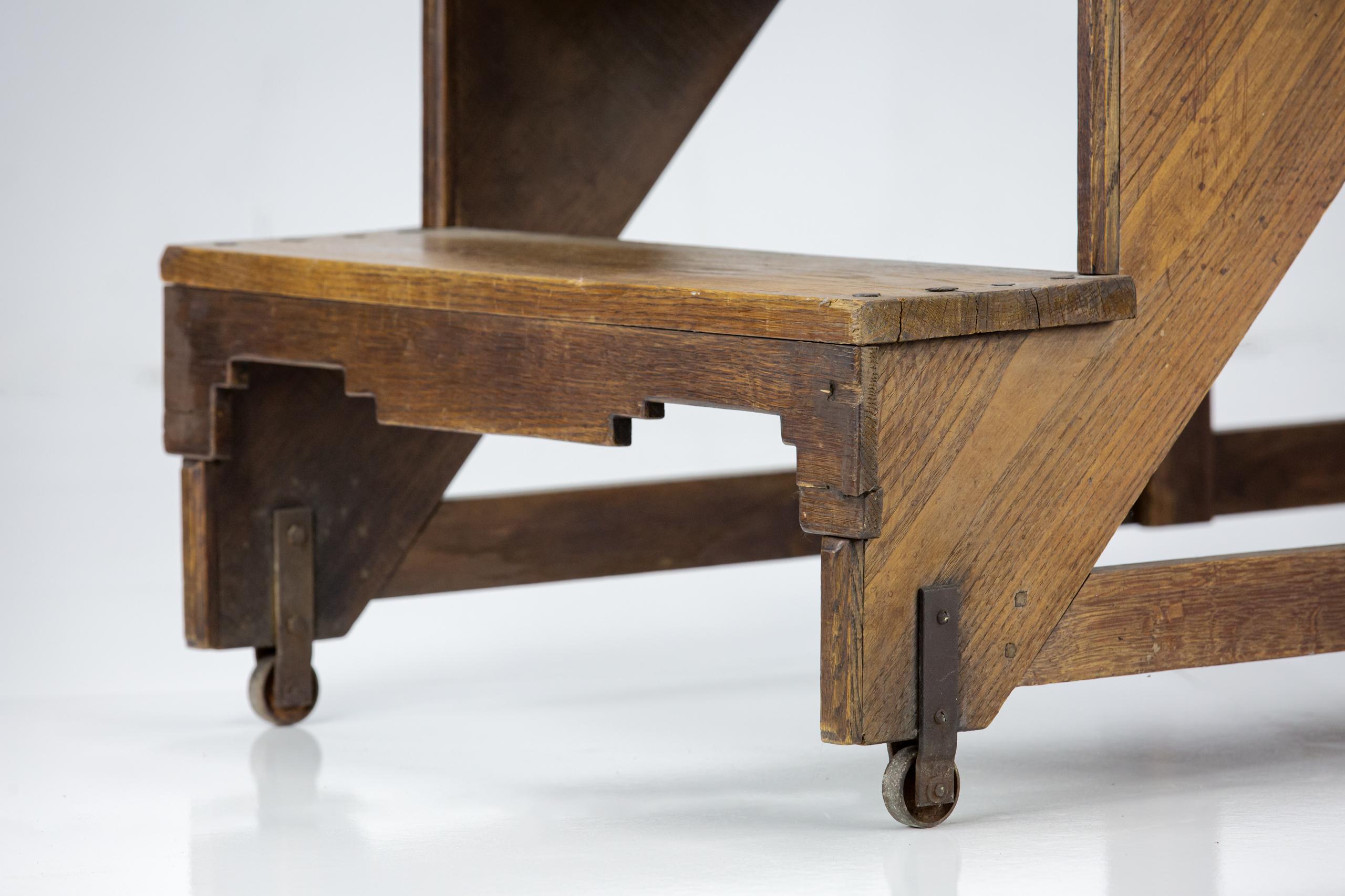 Quercia Scultori della fine del XIX secolo o gradini di una biblioteca in vendita