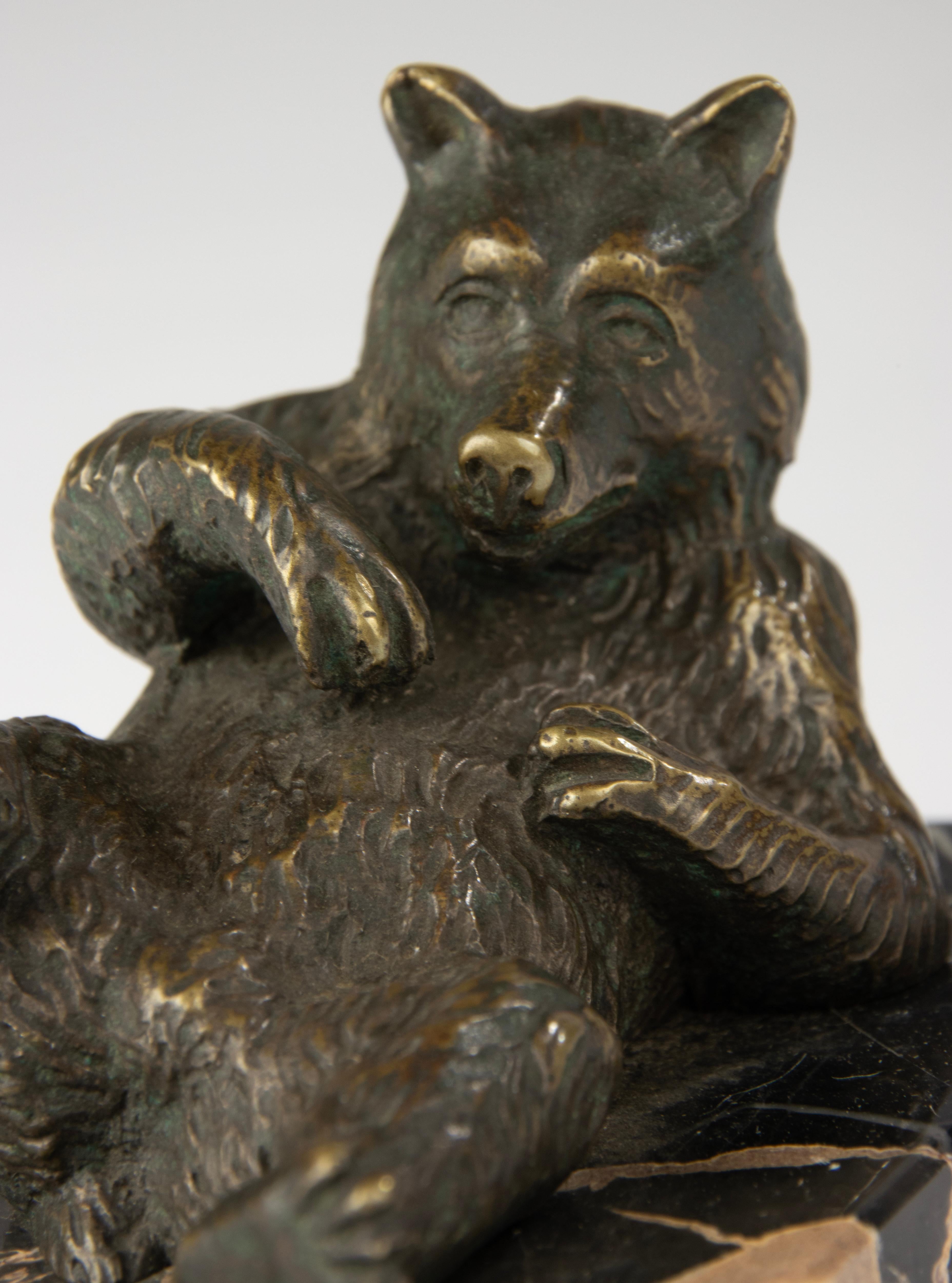 Sculpture de la fin du 19e siècle représentant un ours couché - Bronze Black Forest en vente 6