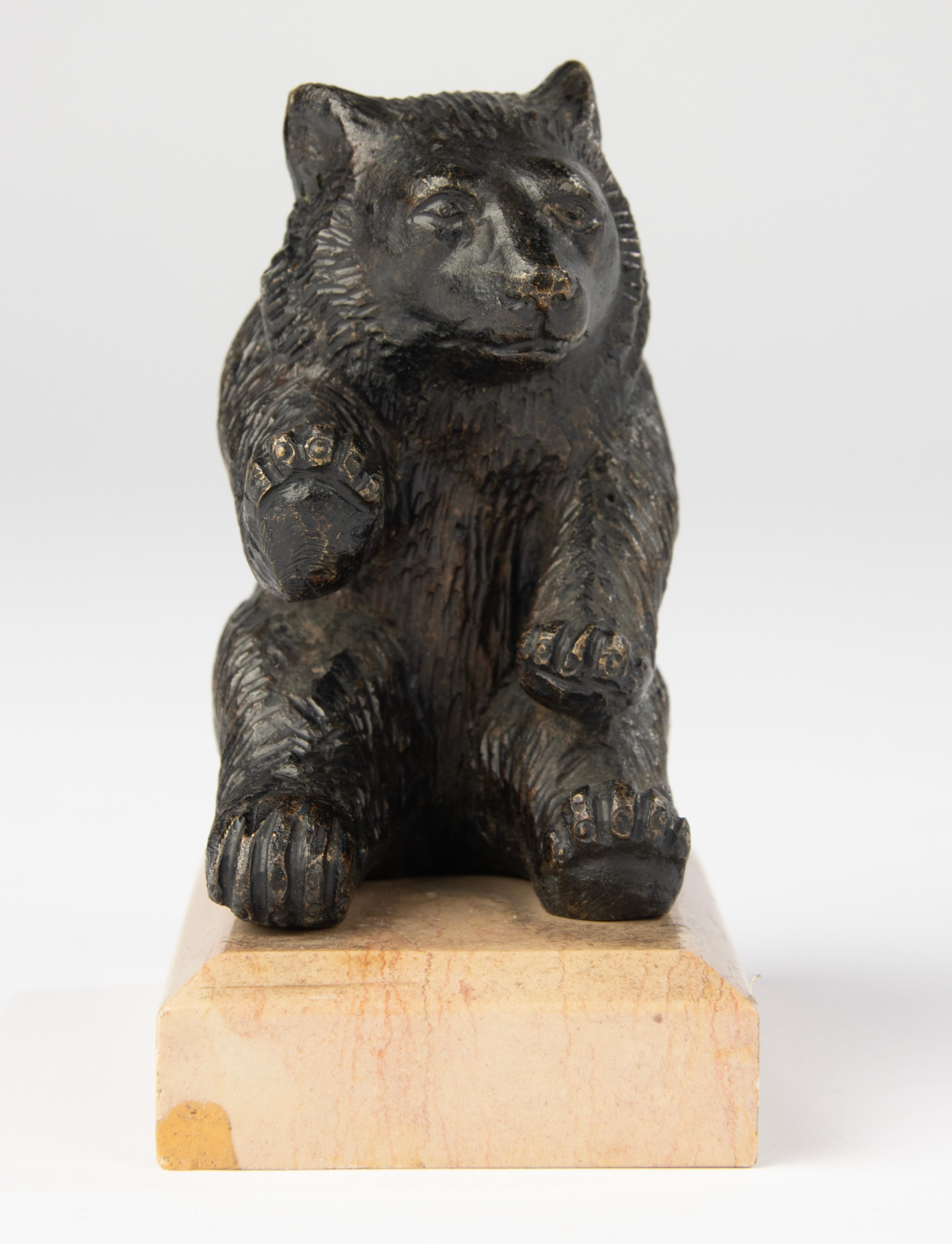Francese Scultura di fine Ottocento di un orso seduto - Bronzo di Black Forest in vendita