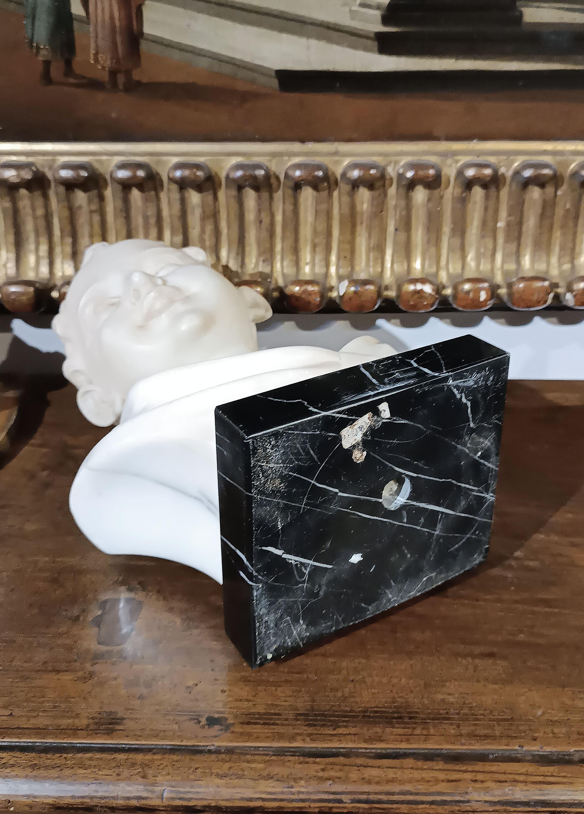 LATE 19th CENTURY SCULPTURE OF A SMILING CHILD For Sale 1