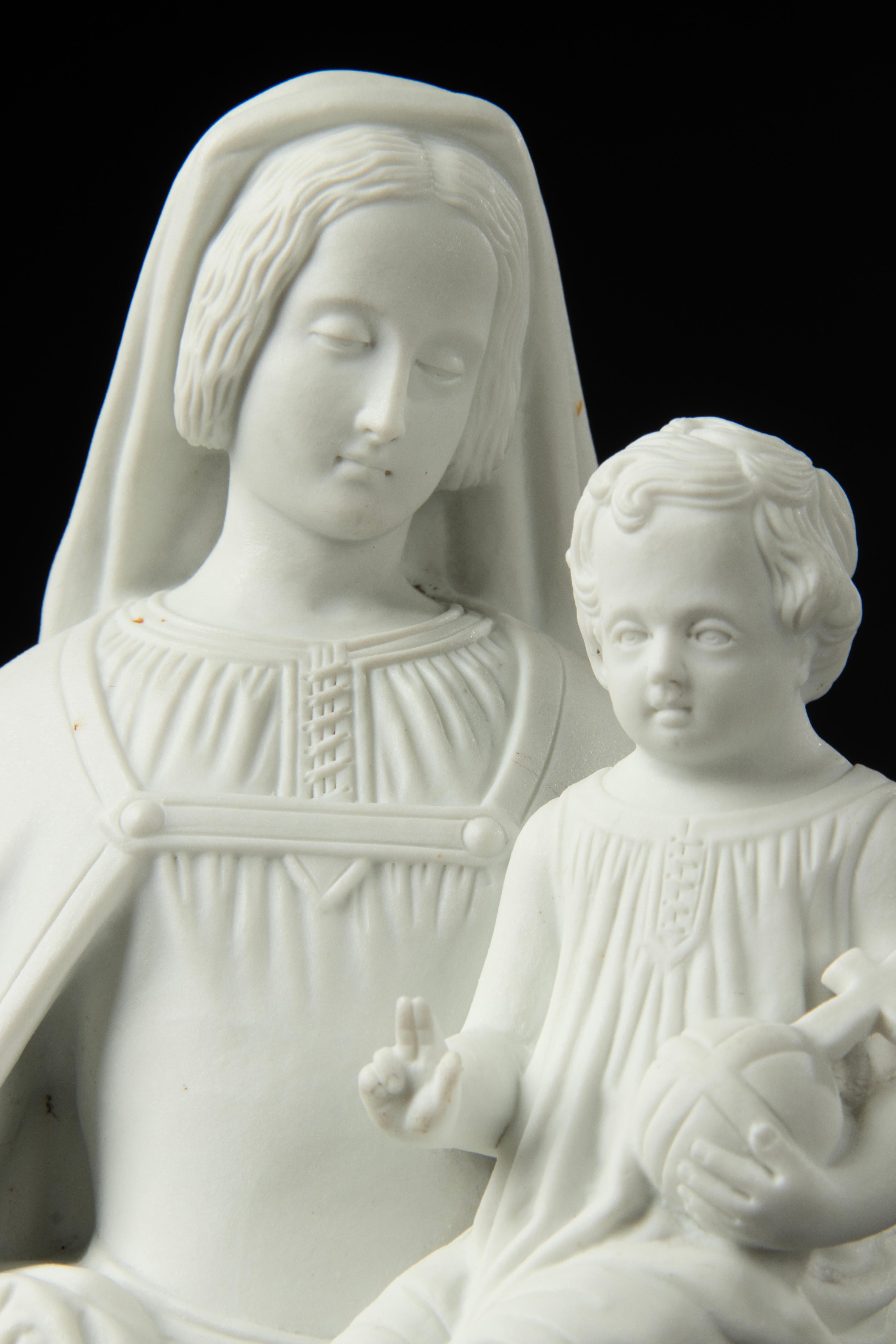 Late 19th Century Sculpture of Maria with Baby Jesus Biscuit Porcelain For Sale 4