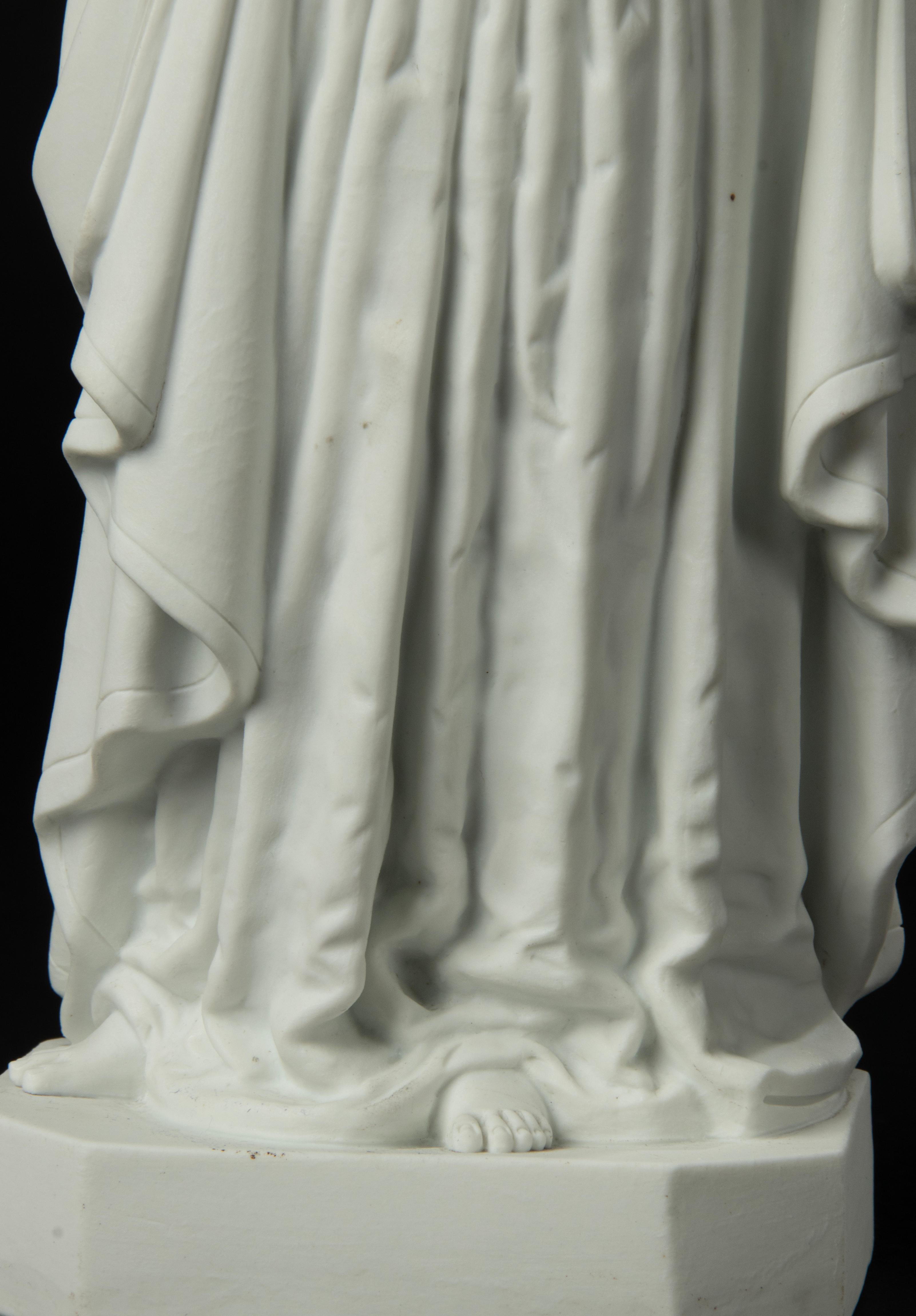 Biskuitporzellan-Skulptur von Maria mit Baby Jesus aus dem späten 19. Jahrhundert (Französisch) im Angebot