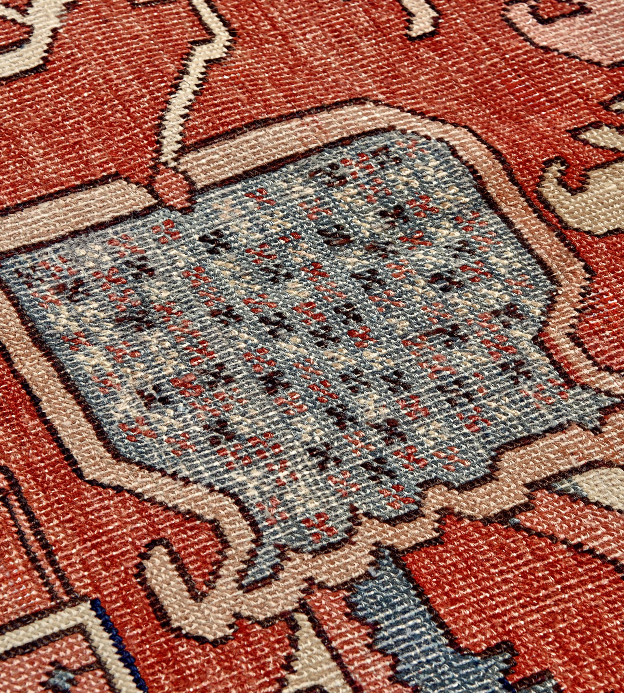 Traditioneller authentischer antiker persischer Serapi-Teppich aus Wolle im Angebot 4