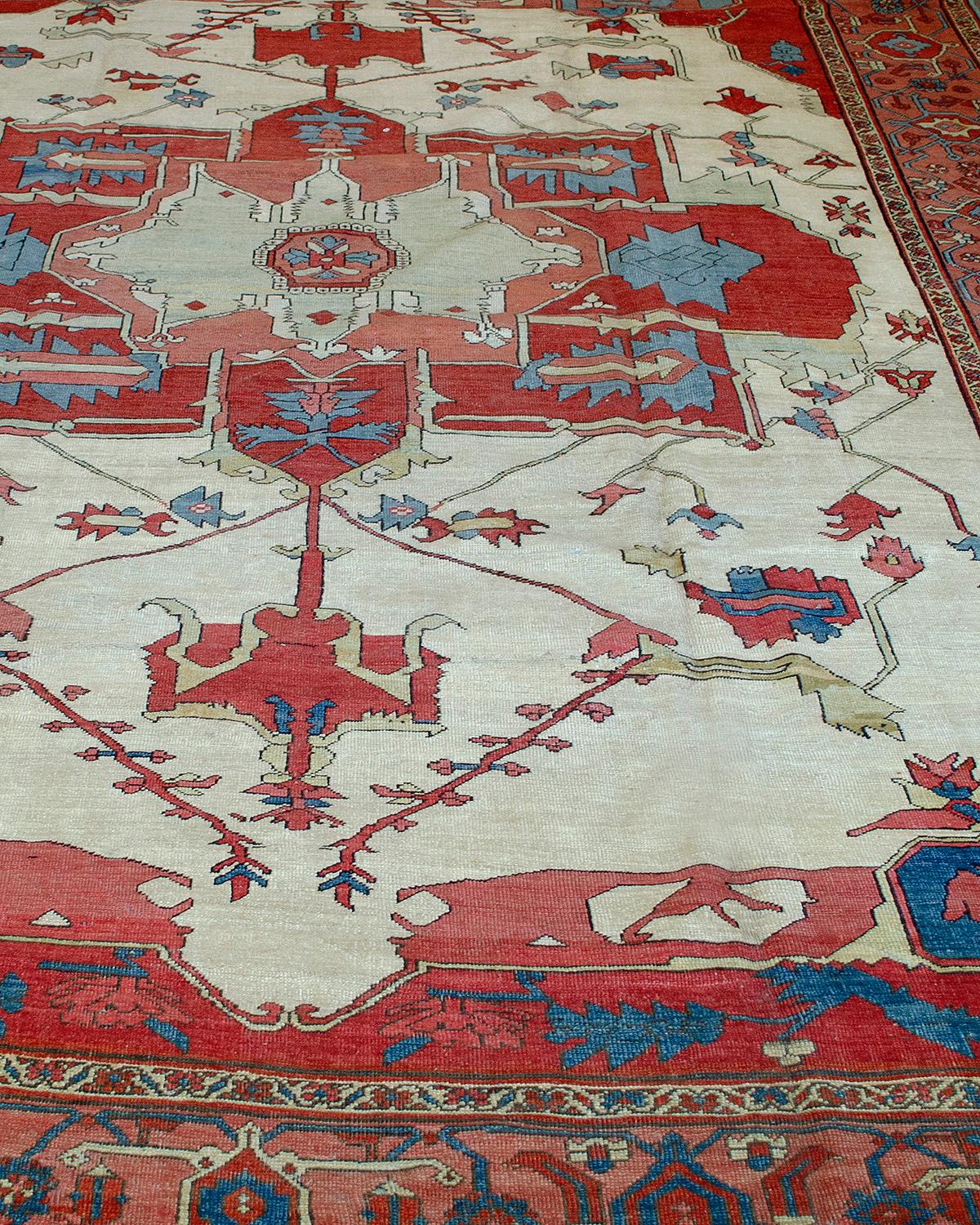 Late 19th Century Serapi Rug from North West Persia In Good Condition For Sale In West Hollywood, CA