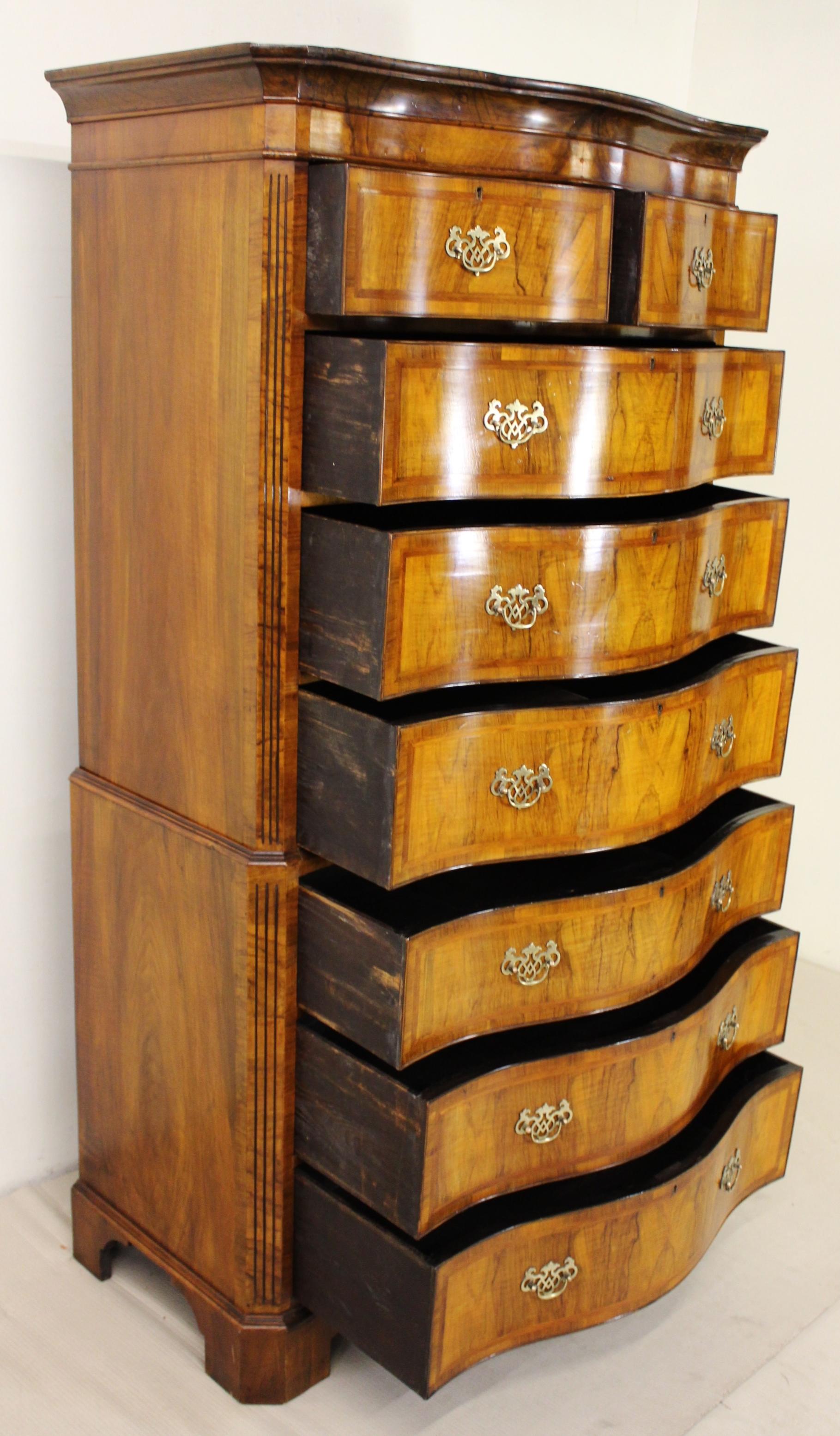 Late 19th Century Serpentine Fronted Burr Walnut Chest on Chest 5