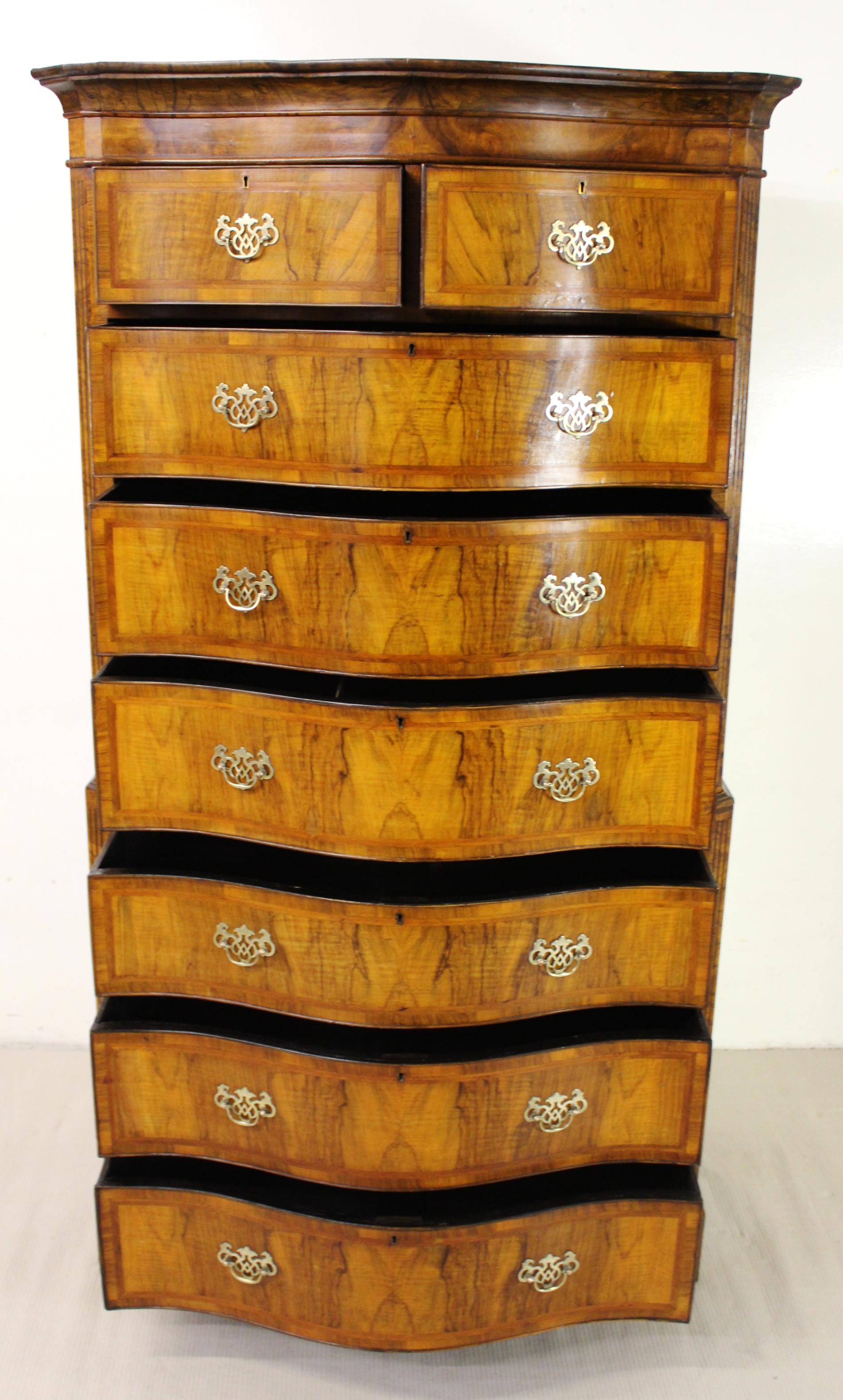 Late 19th Century Serpentine Fronted Burr Walnut Chest on Chest 6