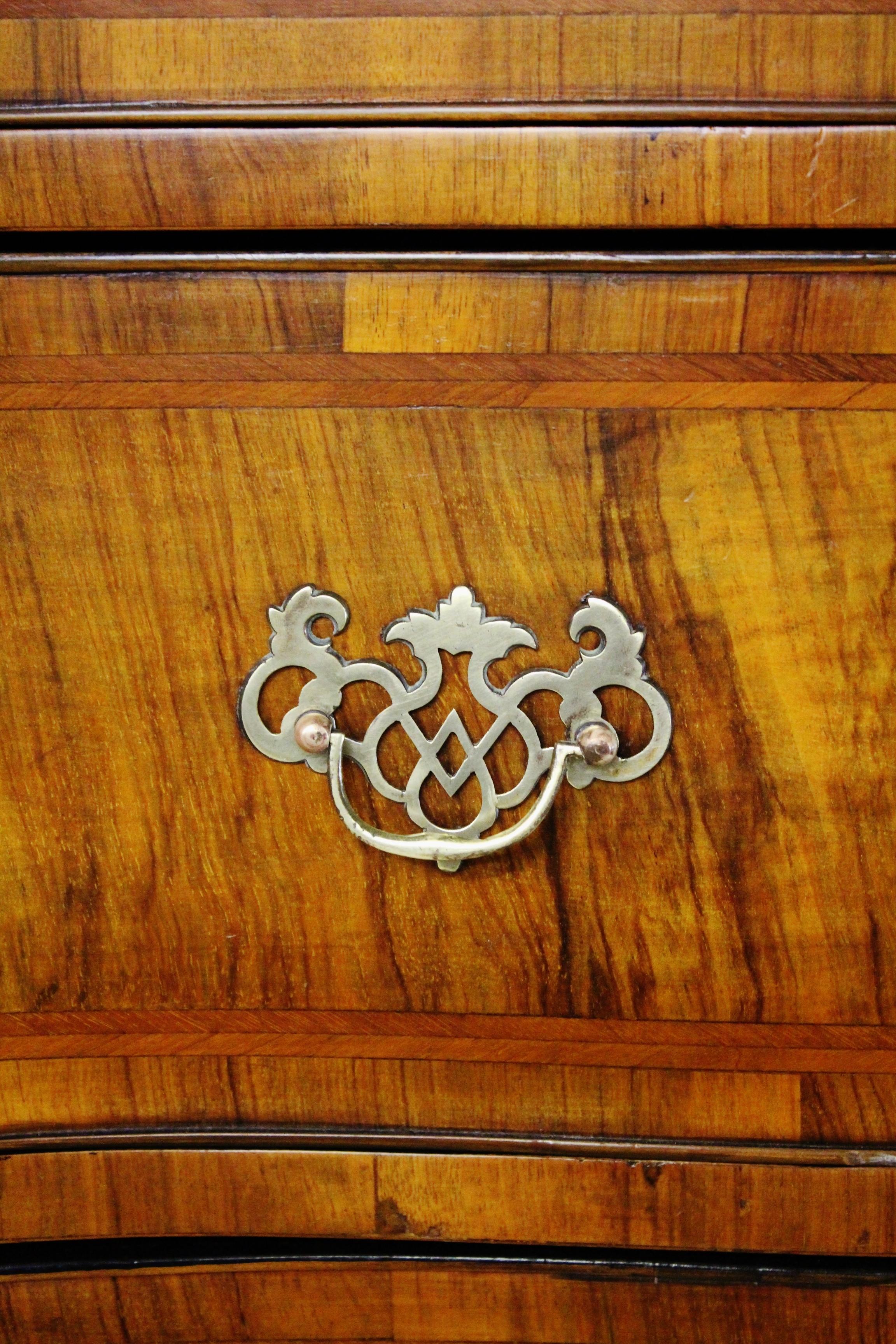 Late 19th Century Serpentine Fronted Burr Walnut Chest on Chest 1