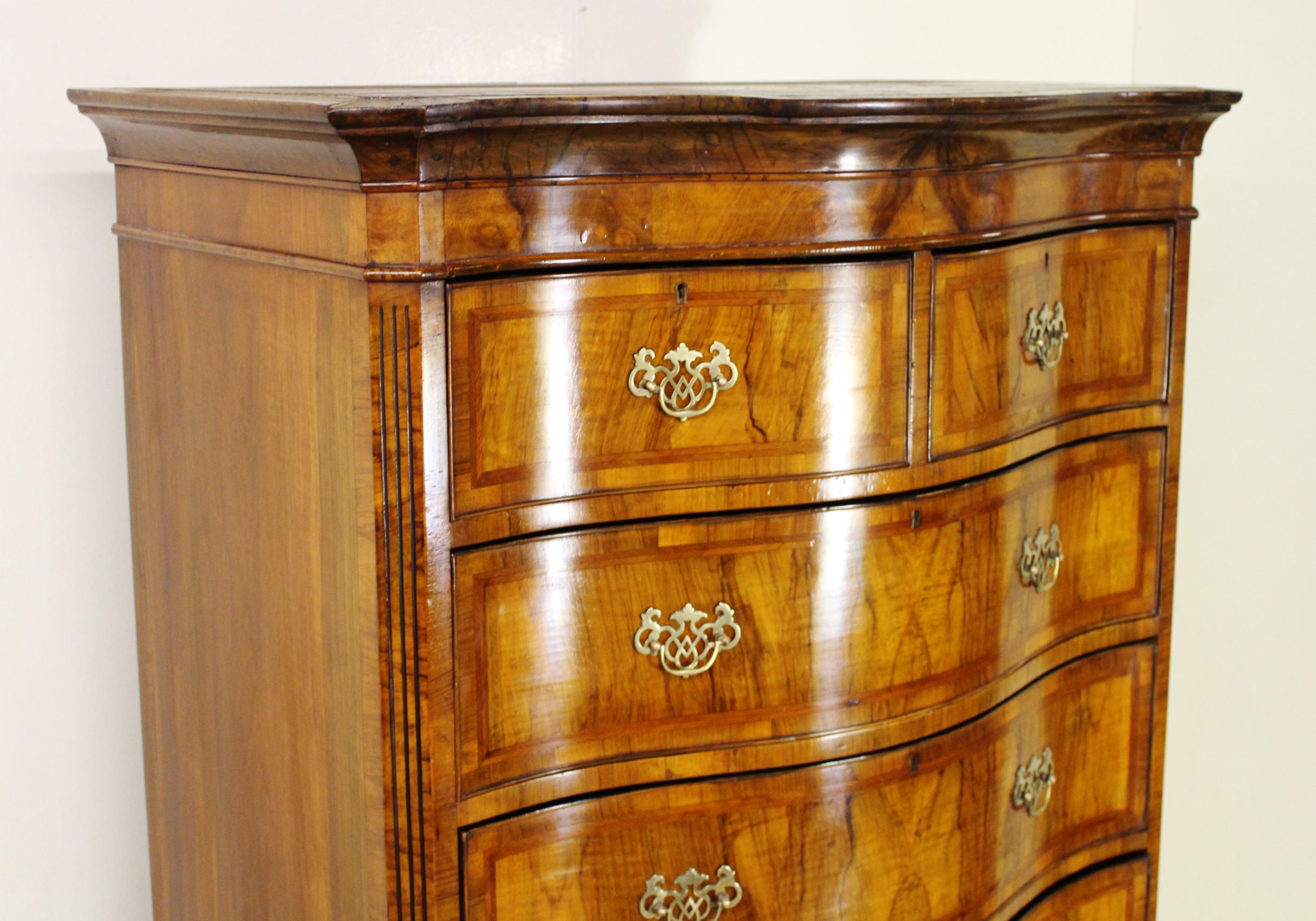 Late 19th Century Serpentine Fronted Burr Walnut Chest on Chest 4