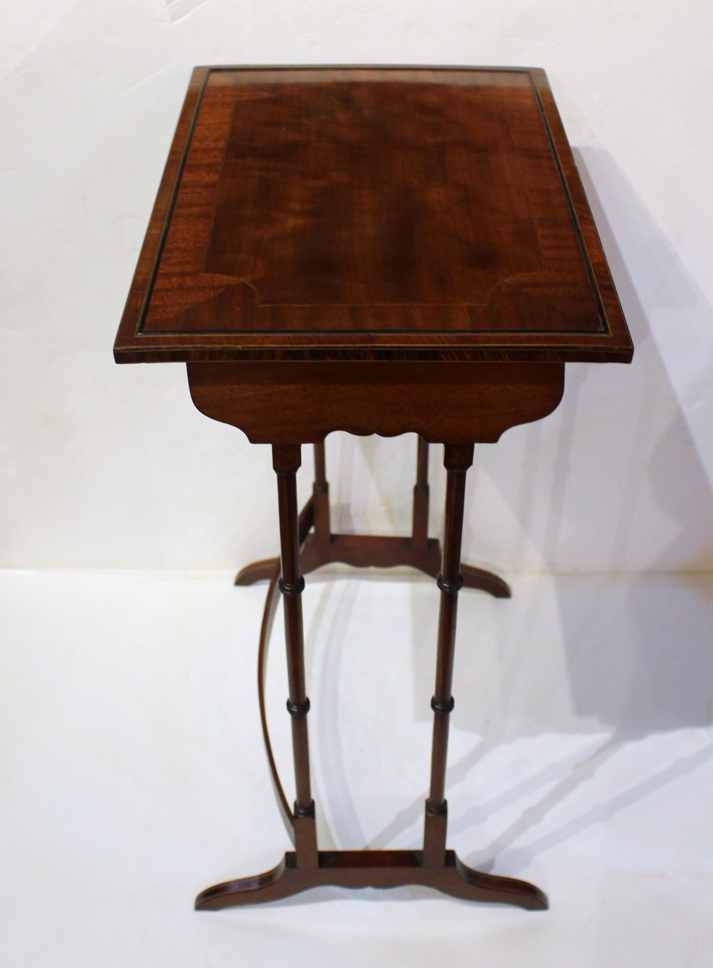 Wood Late 19th Century Set of English Nesting Tables For Sale