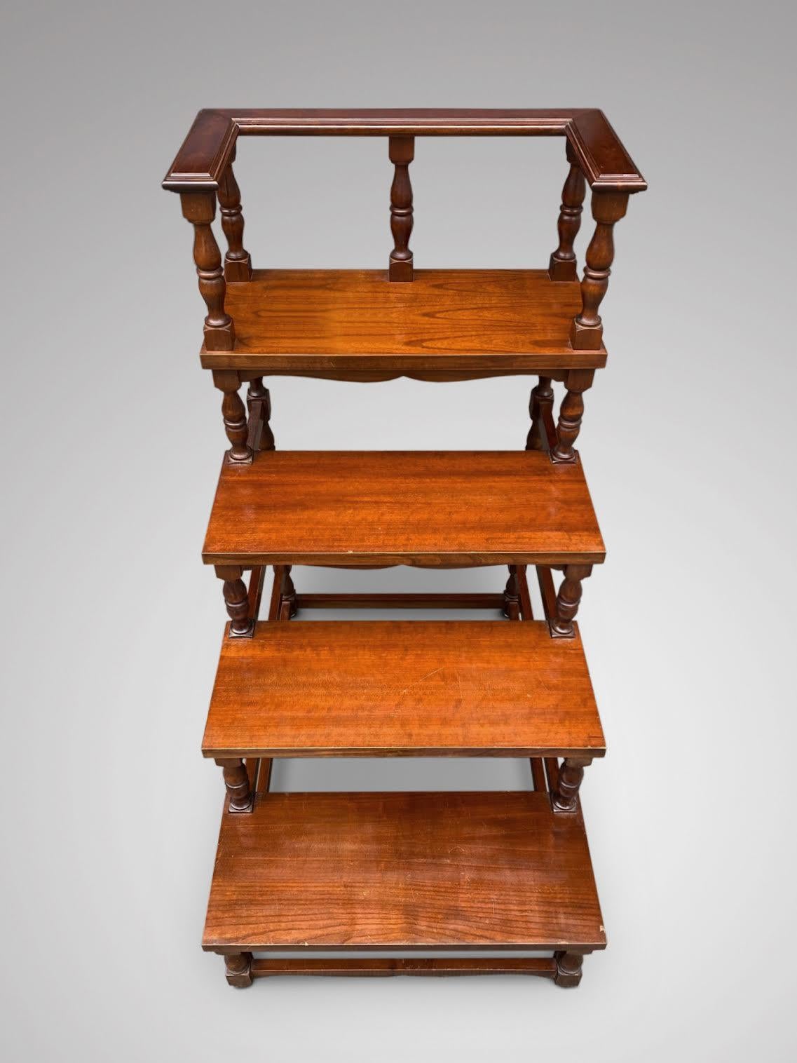 Late 19th Century Set of Mahogany Library Steps In Good Condition In Petworth,West Sussex, GB