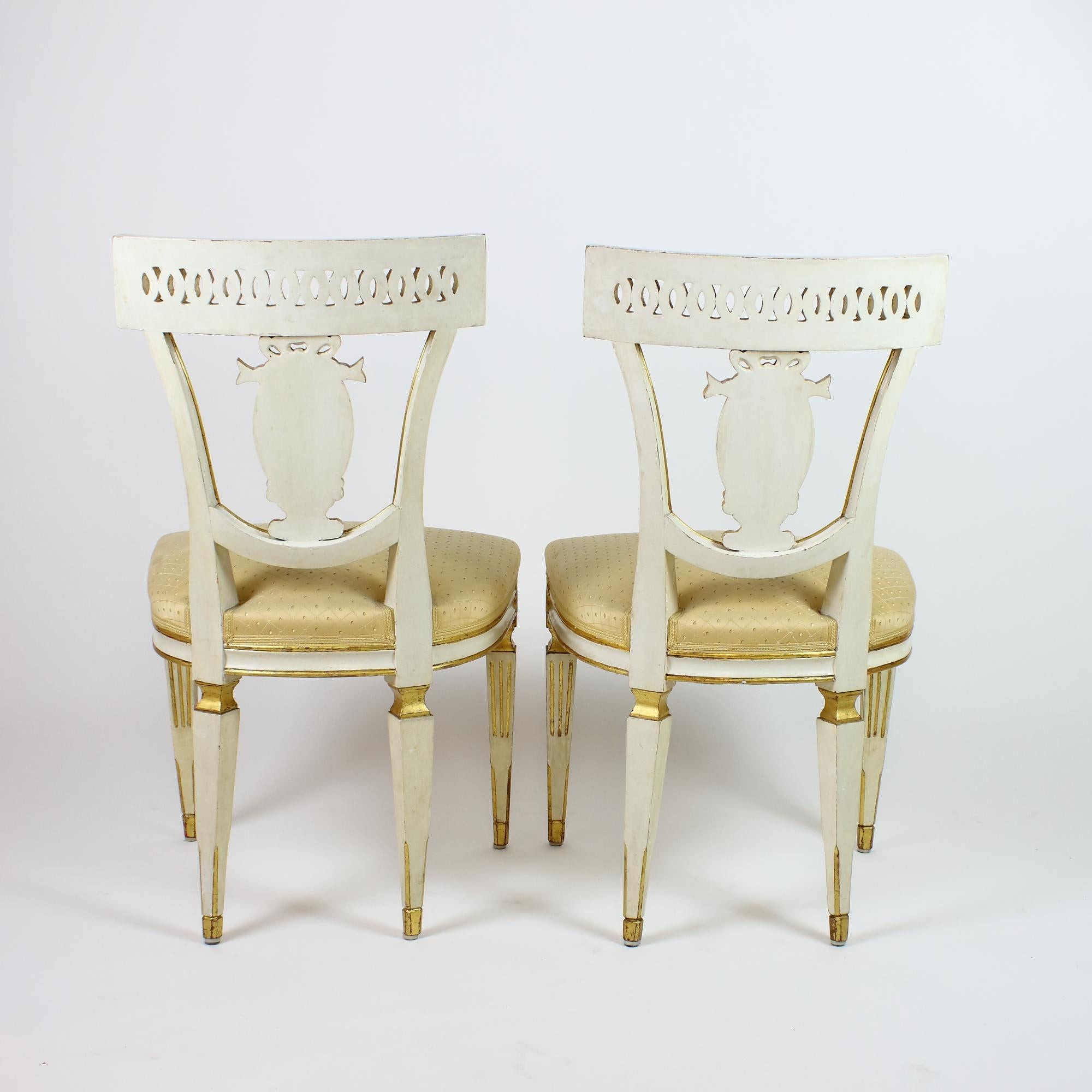 Bois Ensemble de six chaises de salle à manger italiennes néoclassiques Klismos Empire de la fin du XIXe siècle en vente