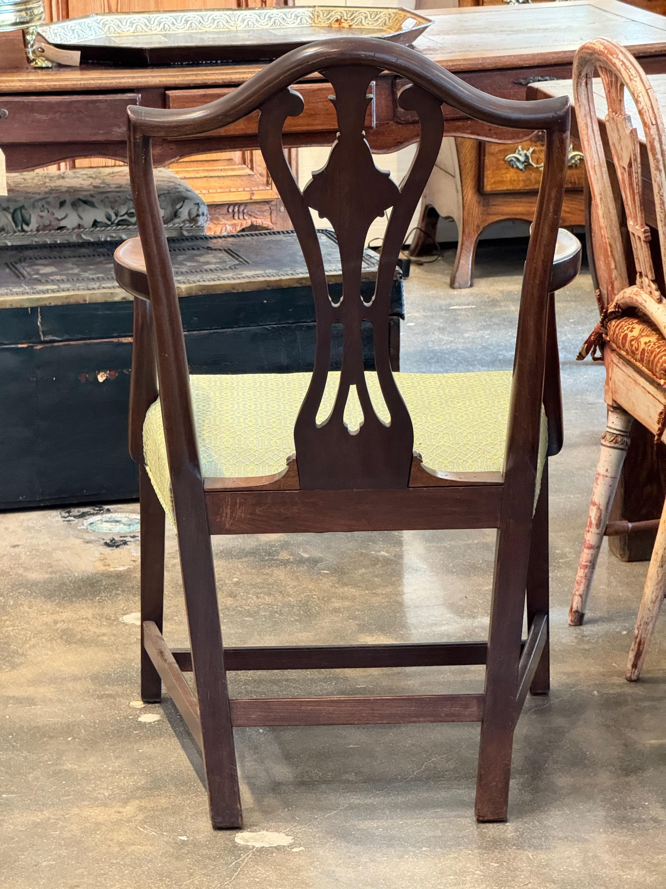 Late 19th Century Set of Twelve Mahogany Dining Chairs For Sale 5