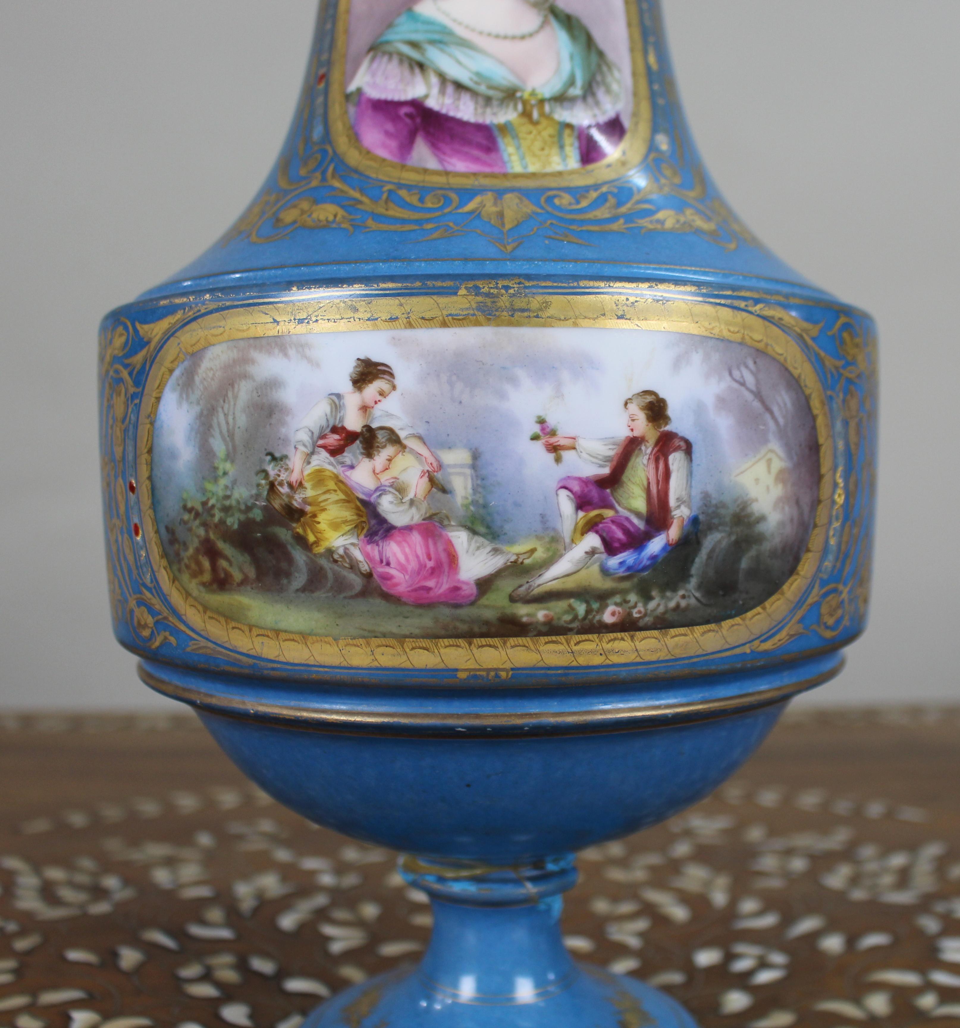 Late 19th Century Sèvres-Style Bleu Céleste Porcelain Vase (Französisch) im Angebot