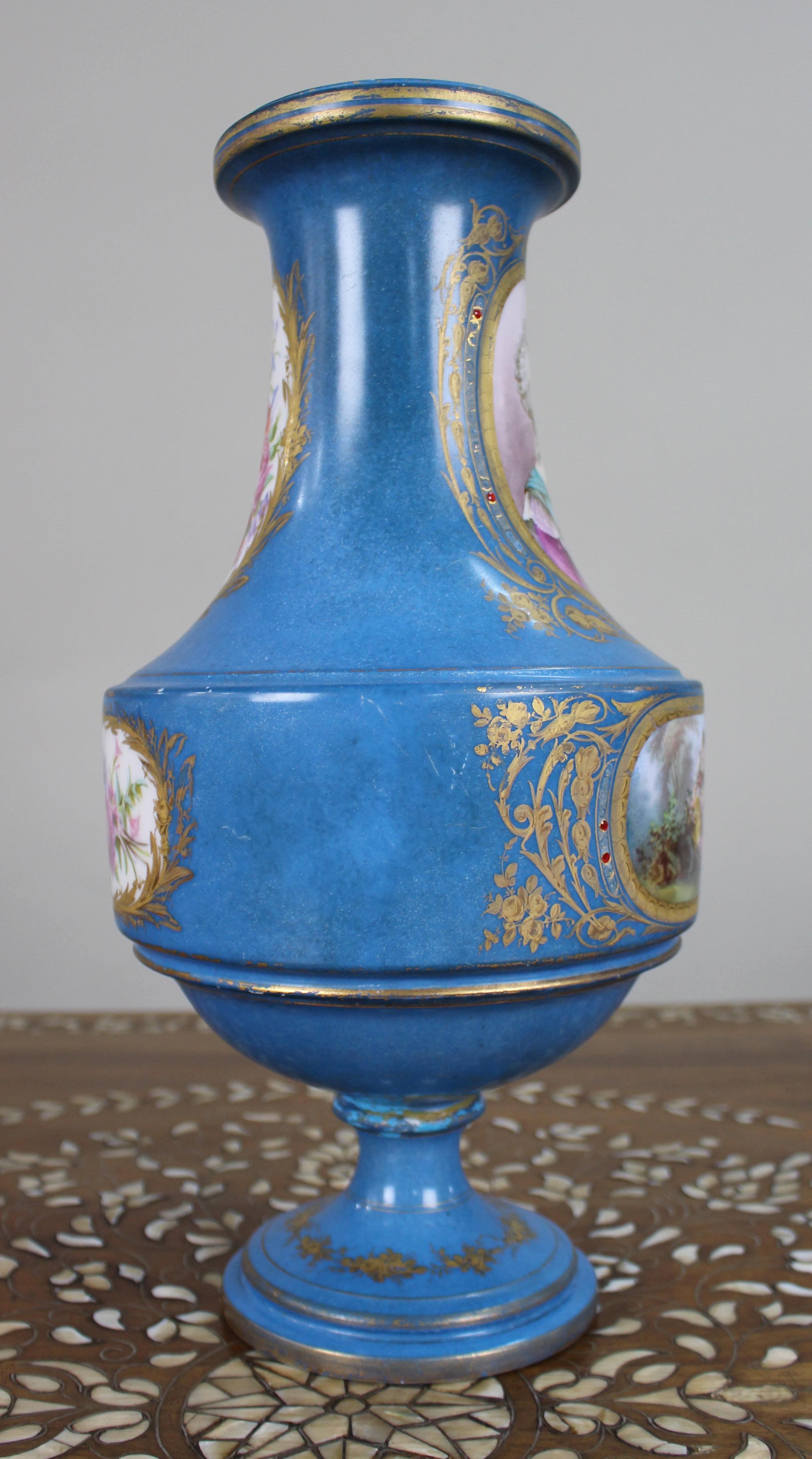 Late 19th Century Sèvres-Style Bleu Céleste Porcelain Vase im Zustand „Starke Gebrauchsspuren“ im Angebot in Worcester, GB