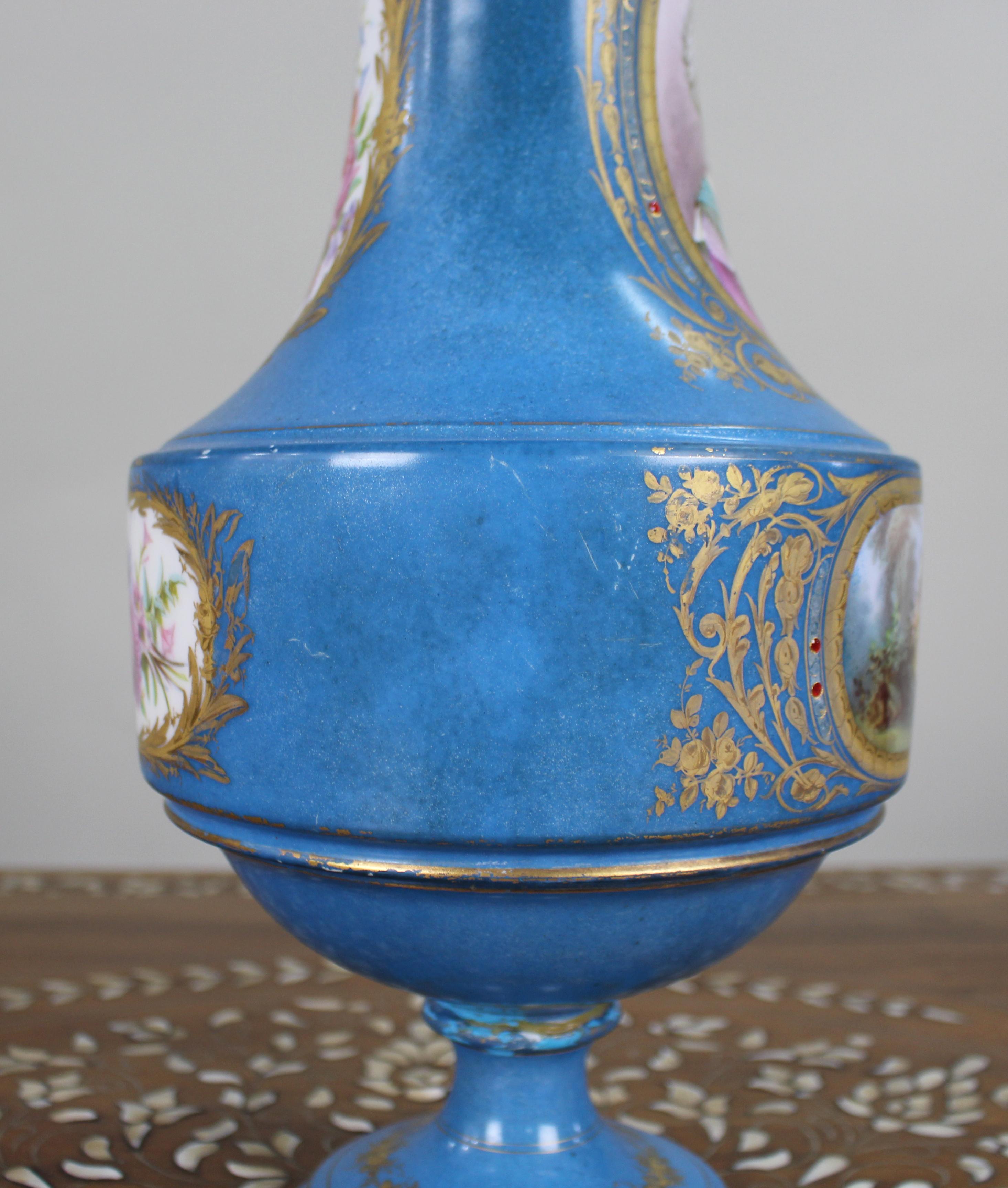 Late 19th Century Sèvres-Style Bleu Céleste Porcelain Vase (19. Jahrhundert) im Angebot