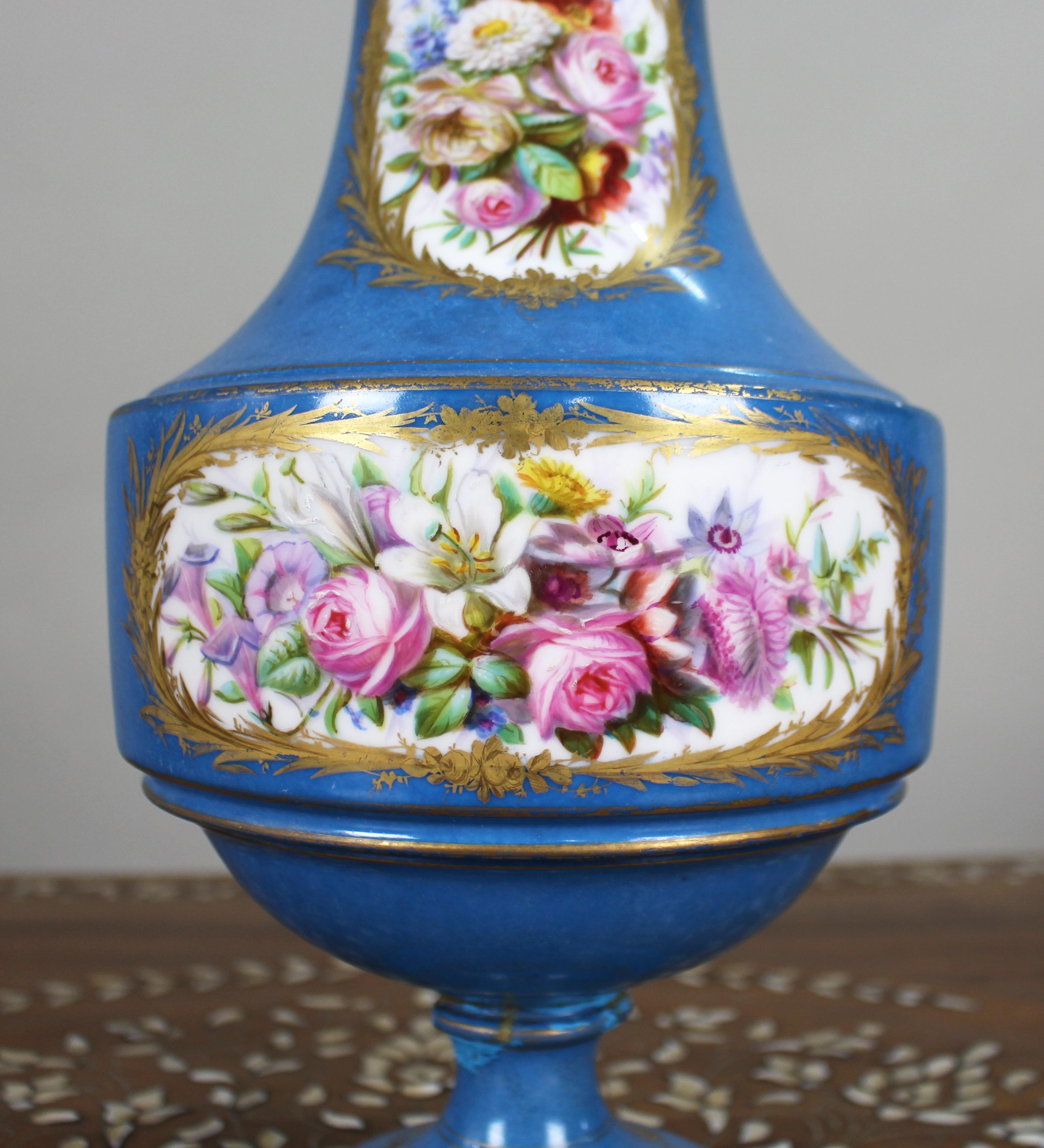 Late 19th Century Sèvres-Style Bleu Céleste Porcelain Vase im Angebot 2