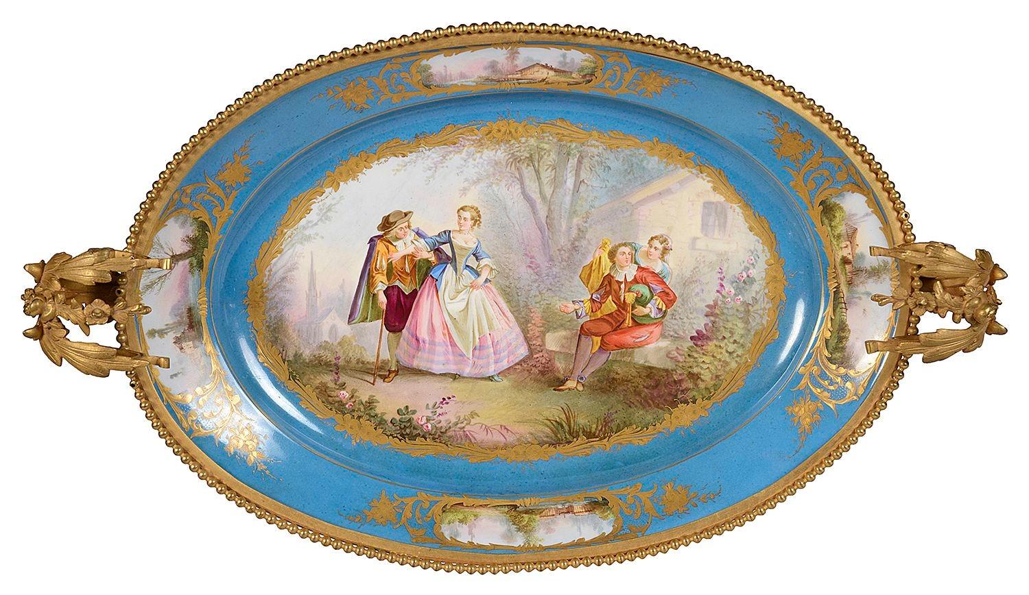 Late 19th Century Sevres style comport. In Good Condition For Sale In Brighton, Sussex