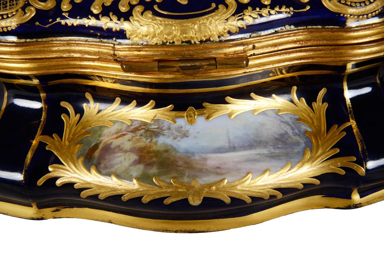 Late 19th Century Sevres Style Porcelain Box In Good Condition In Brighton, Sussex