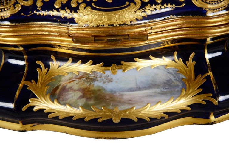 Late 19th Century Sevres Style Porcelain Box In Good Condition For Sale In Brighton, Sussex