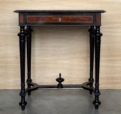 Finales del Siglo XIX Mesa de Costura o Auxiliar Napoleón III Madera Marquetería Francia