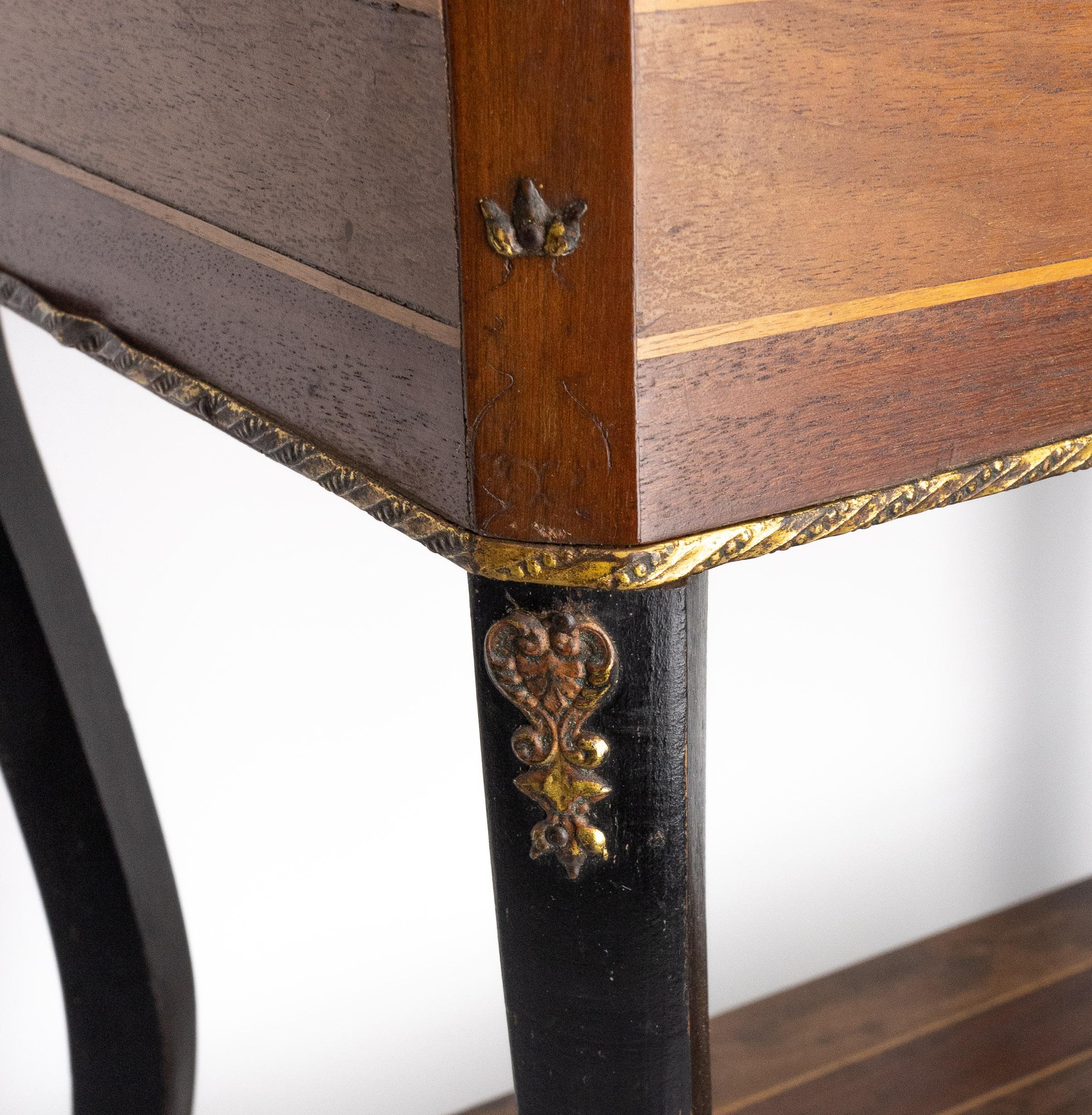 Table à couture de la fin du XIXe siècle Napoléon III en marqueterie de bois et laiton, France en vente 7