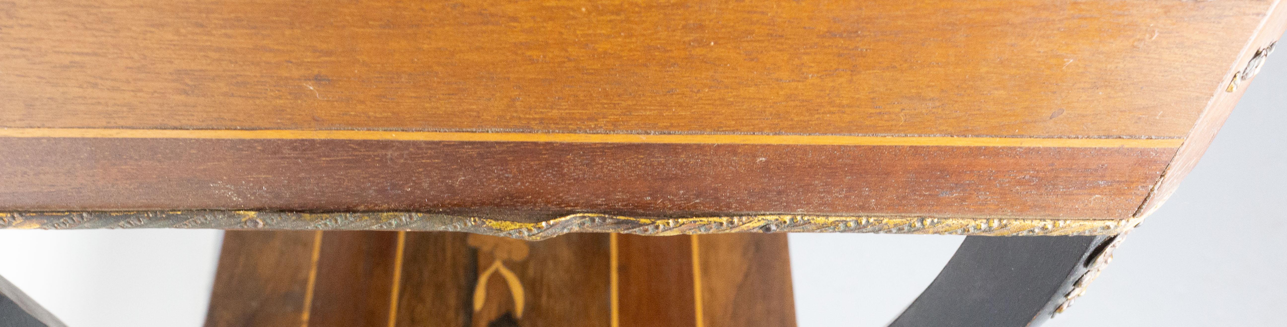 Table à couture de la fin du XIXe siècle Napoléon III en marqueterie de bois et laiton, France en vente 8