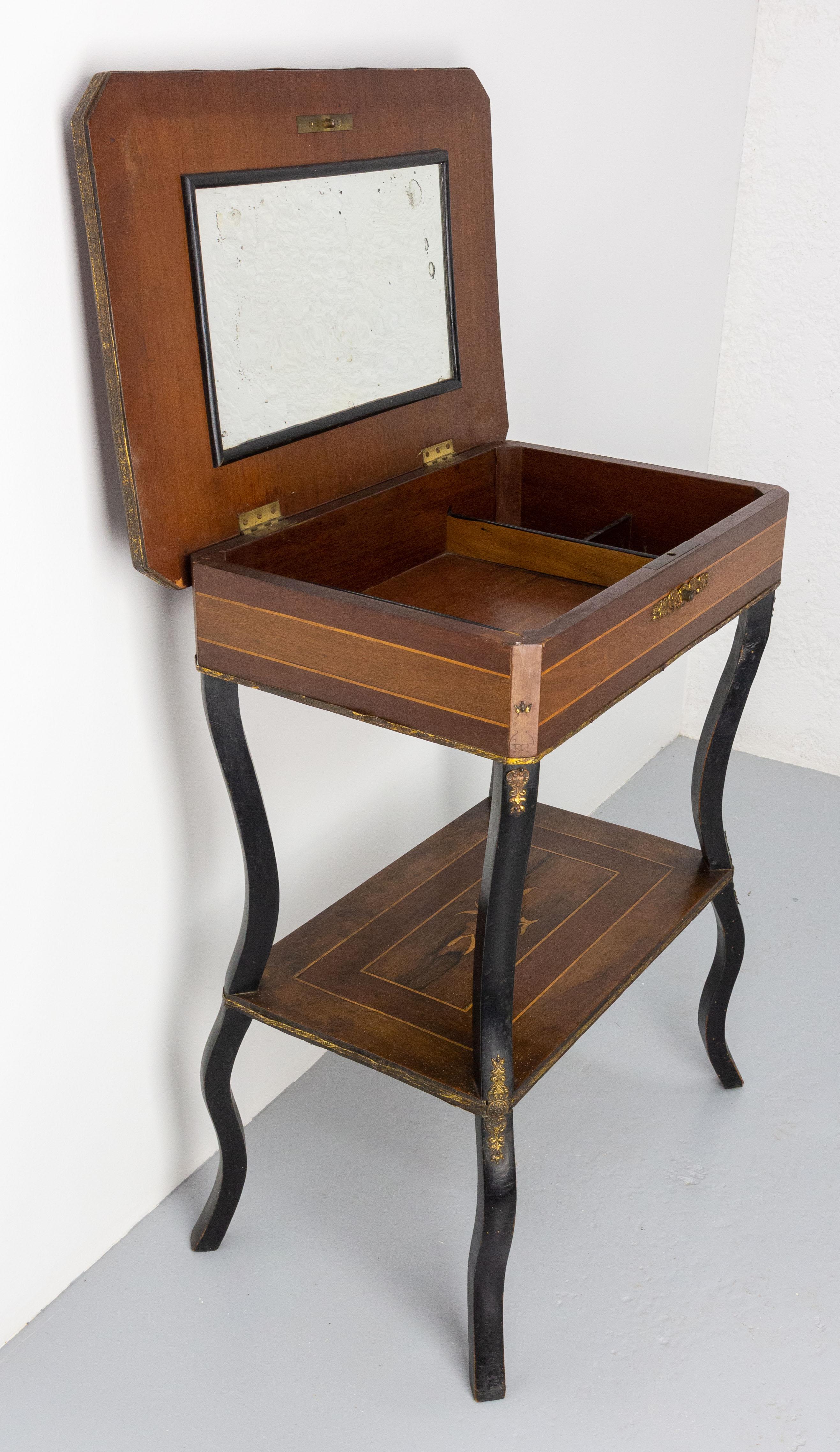 Table à couture de la fin du XIXe siècle Napoléon III en marqueterie de bois et laiton, France en vente 3